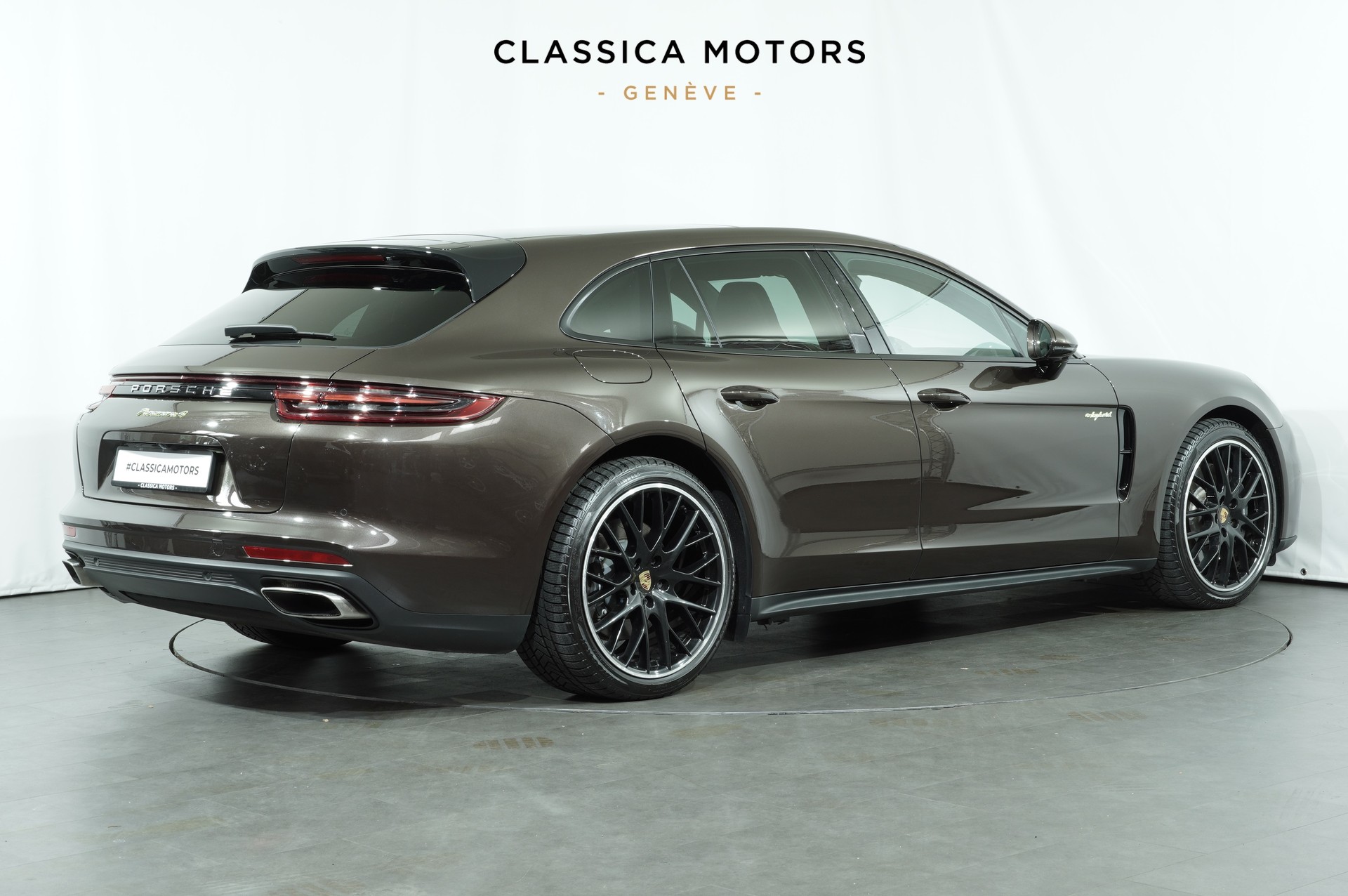 PORSCHE Panamera 4 E-Hybrid Sport Turismo PDK-showroom-element-3