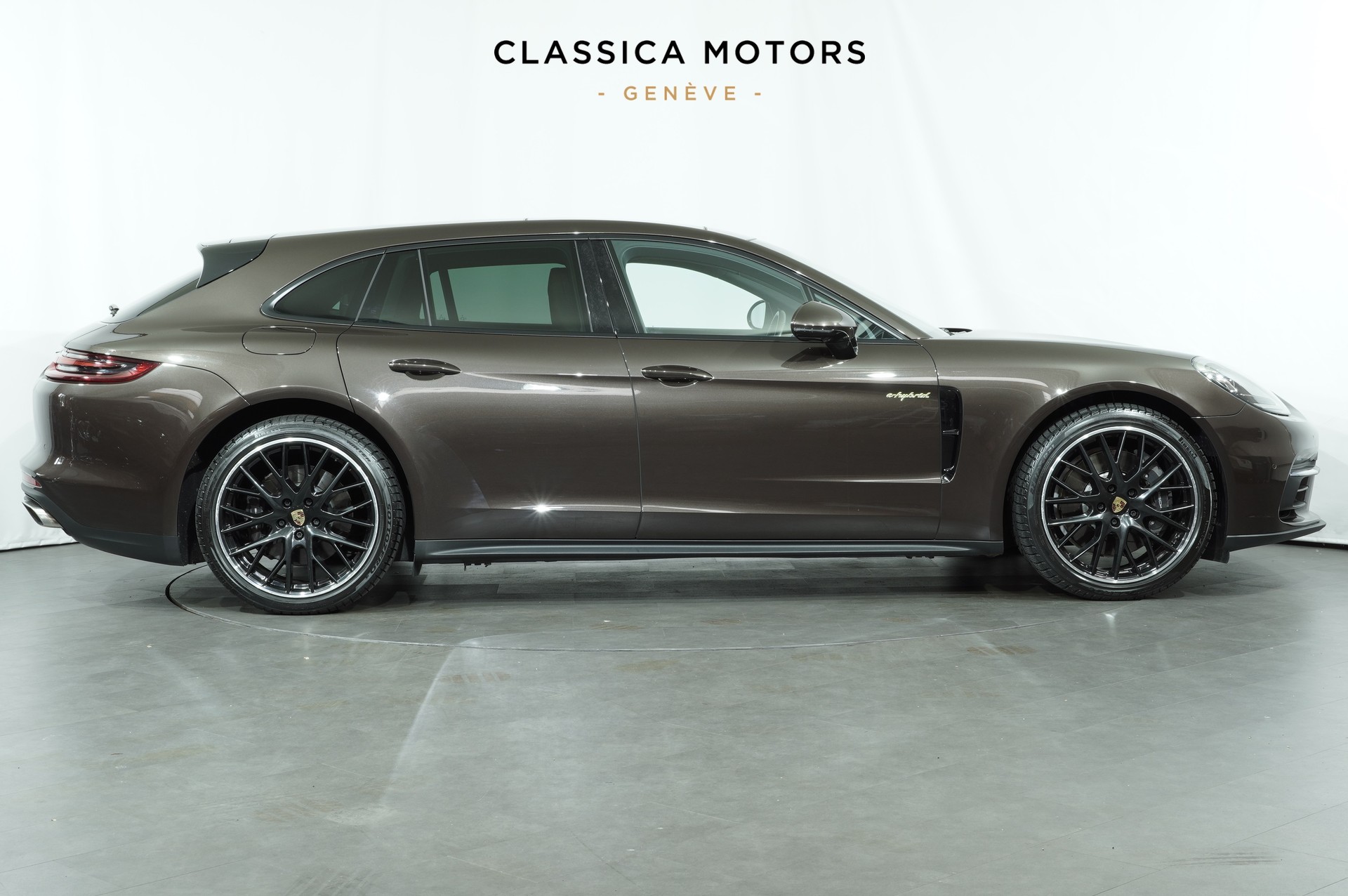 PORSCHE Panamera 4 E-Hybrid Sport Turismo PDK-showroom-element-2