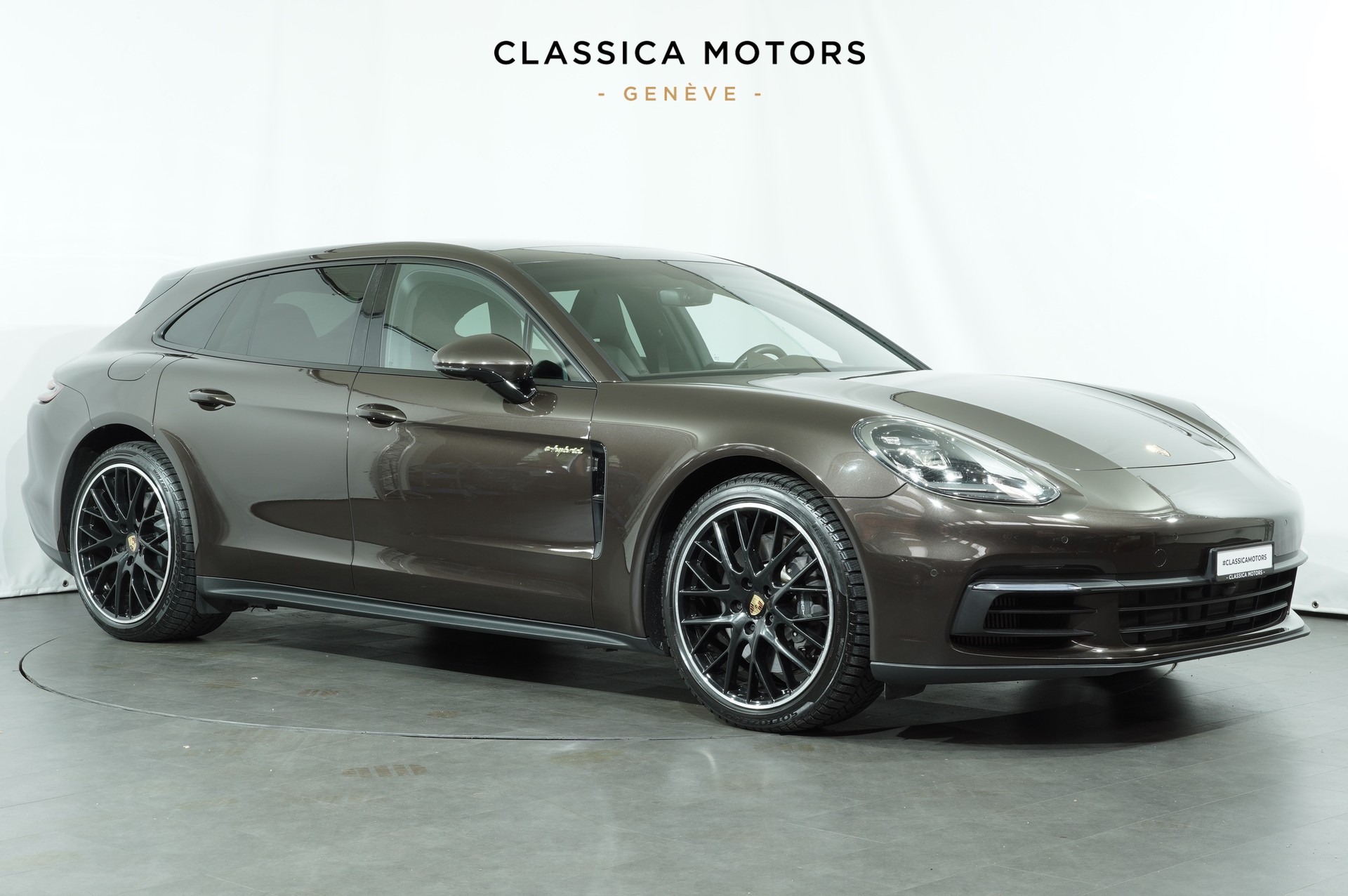 PORSCHE Panamera 4 E-Hybrid Sport Turismo PDK-showroom-element-1