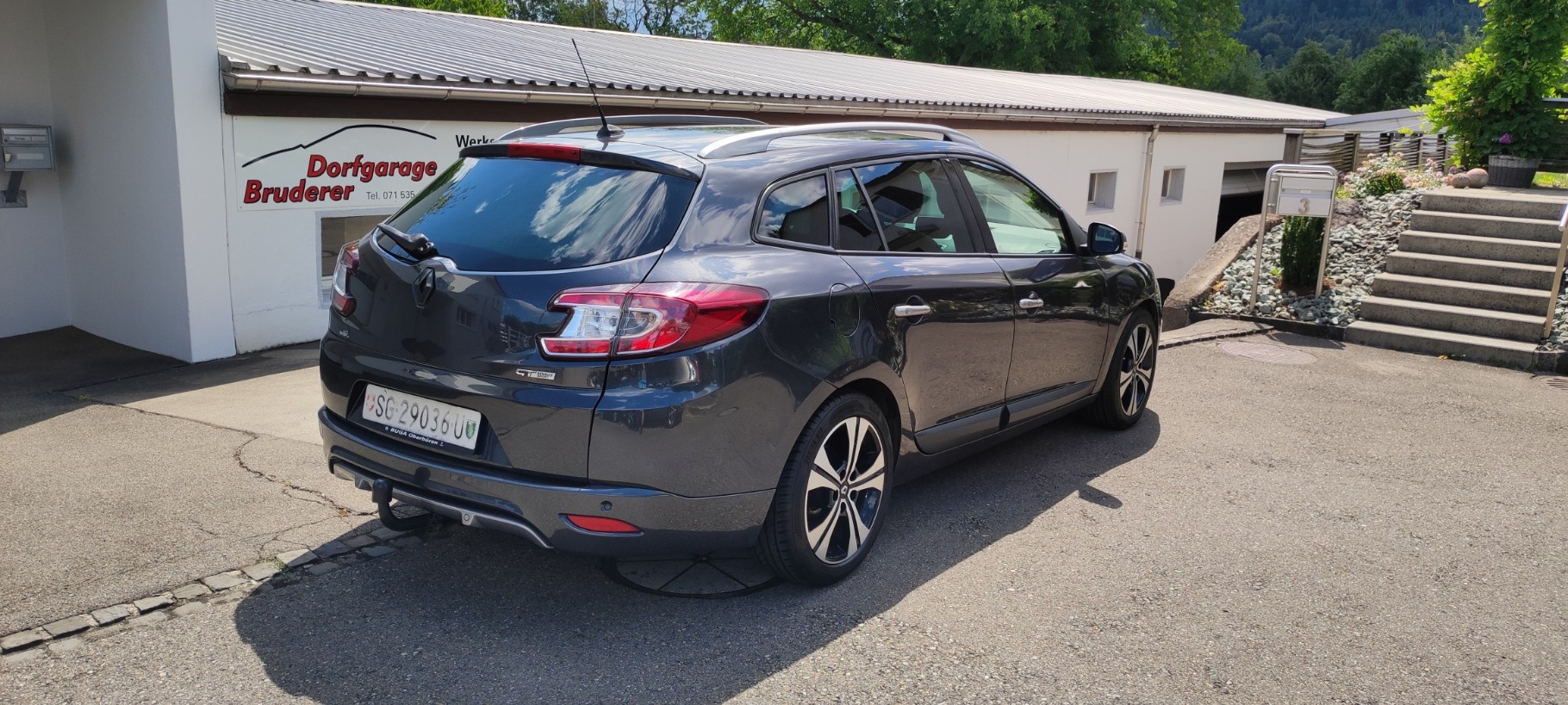 RENAULT Mégane Grandtour 2.0 16V GT-image-2