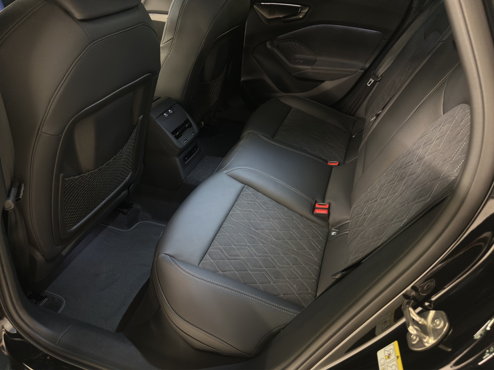 AUDI A5 Avant e-hybrid quattro Attraction 220 kW S tronic-image-11