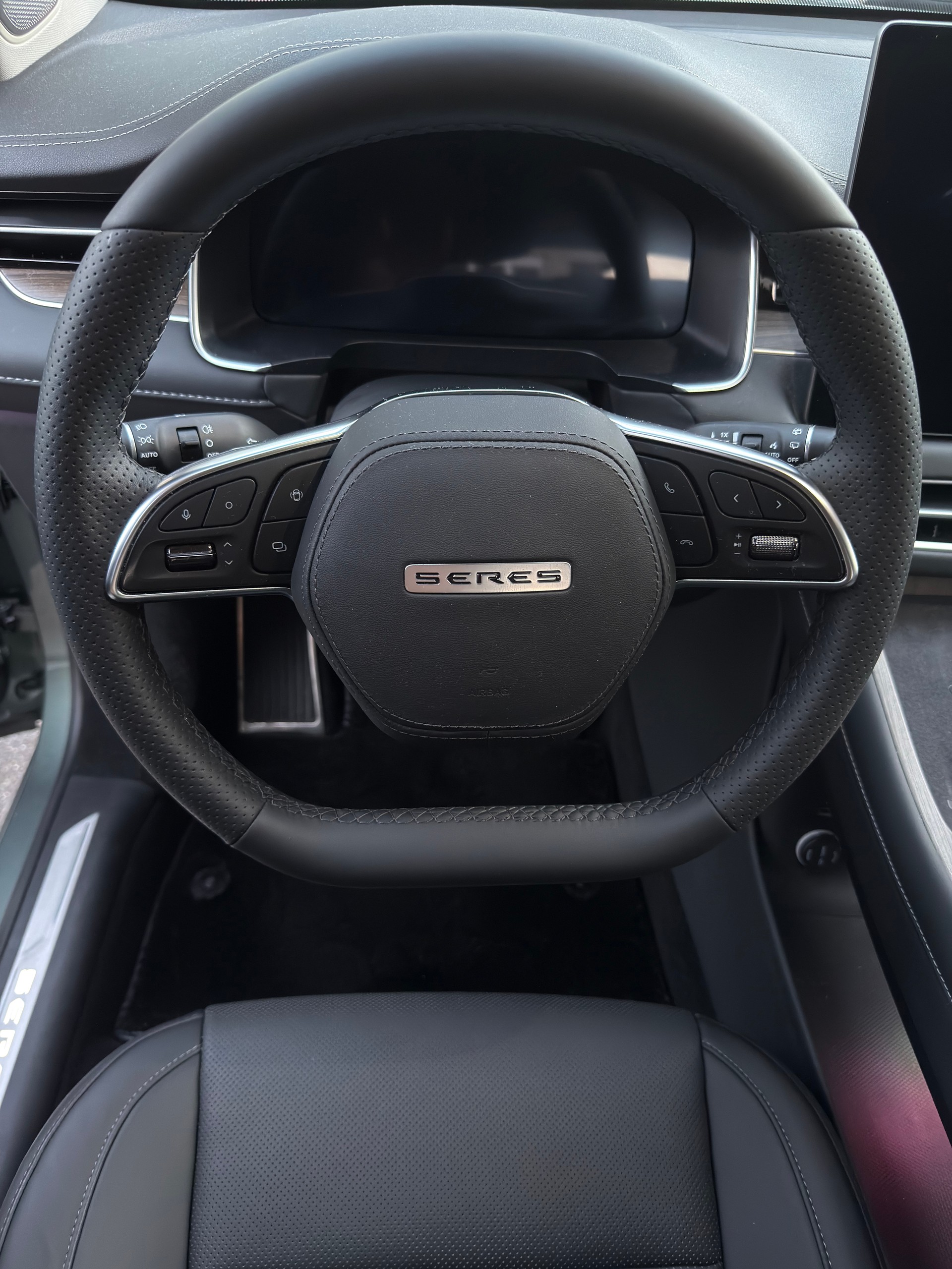 SERES Seres 5 Premium 4WD-image-8