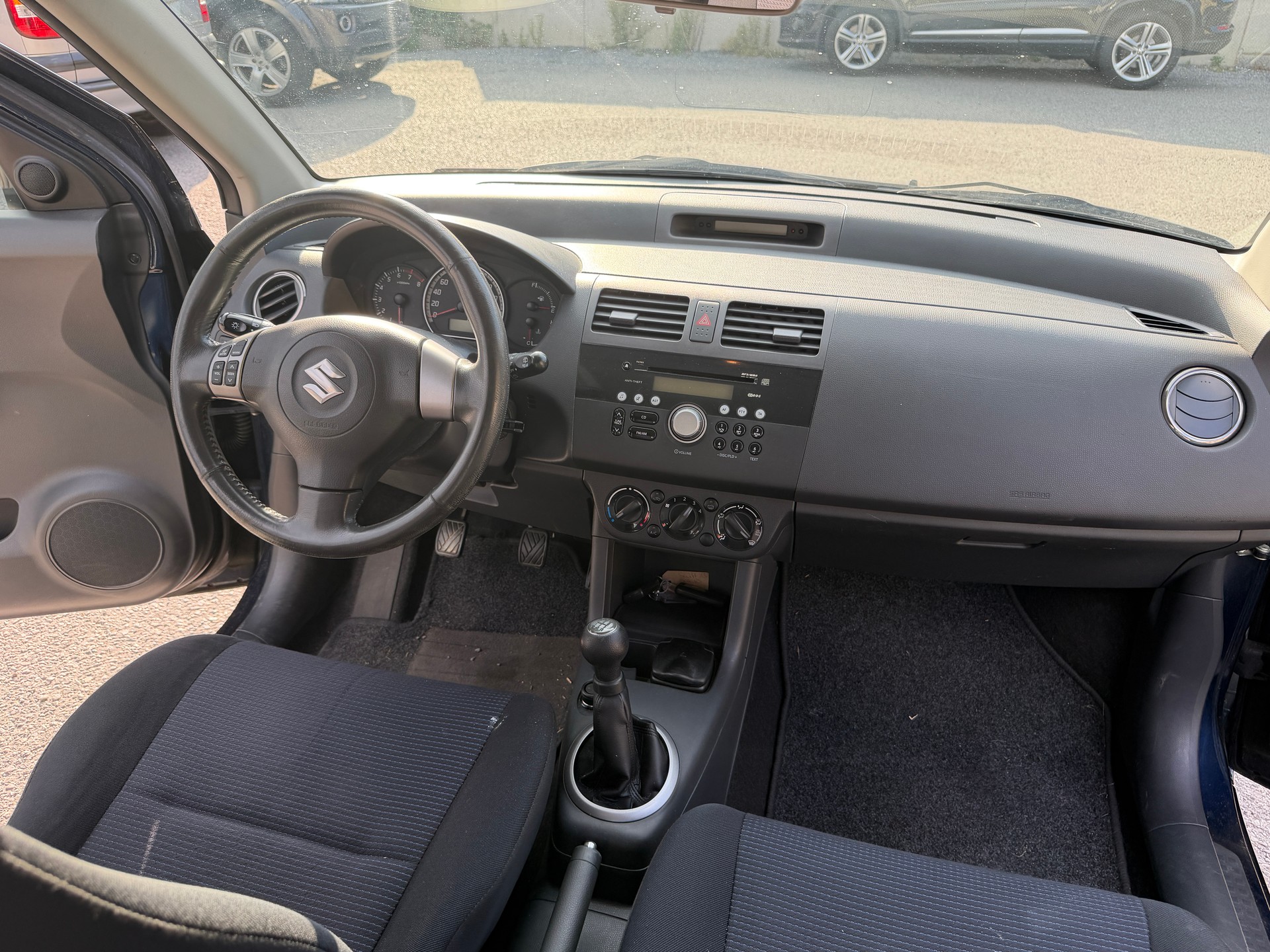 SUZUKI Swift 1.3i 16V GL Top 4x4-image-10