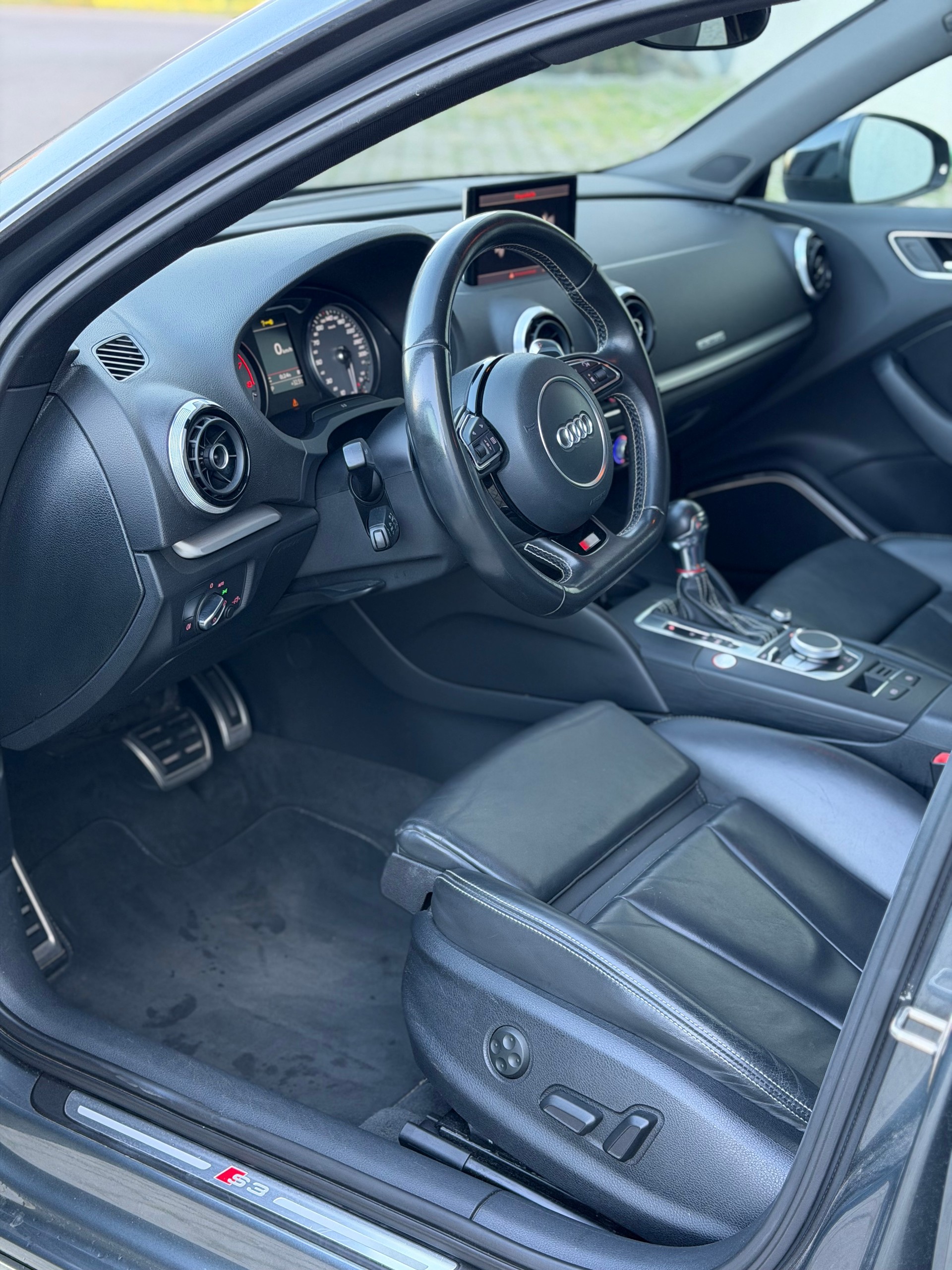 AUDI S3 Sportback 2.0 TFSI quattro S-tronic-image-9