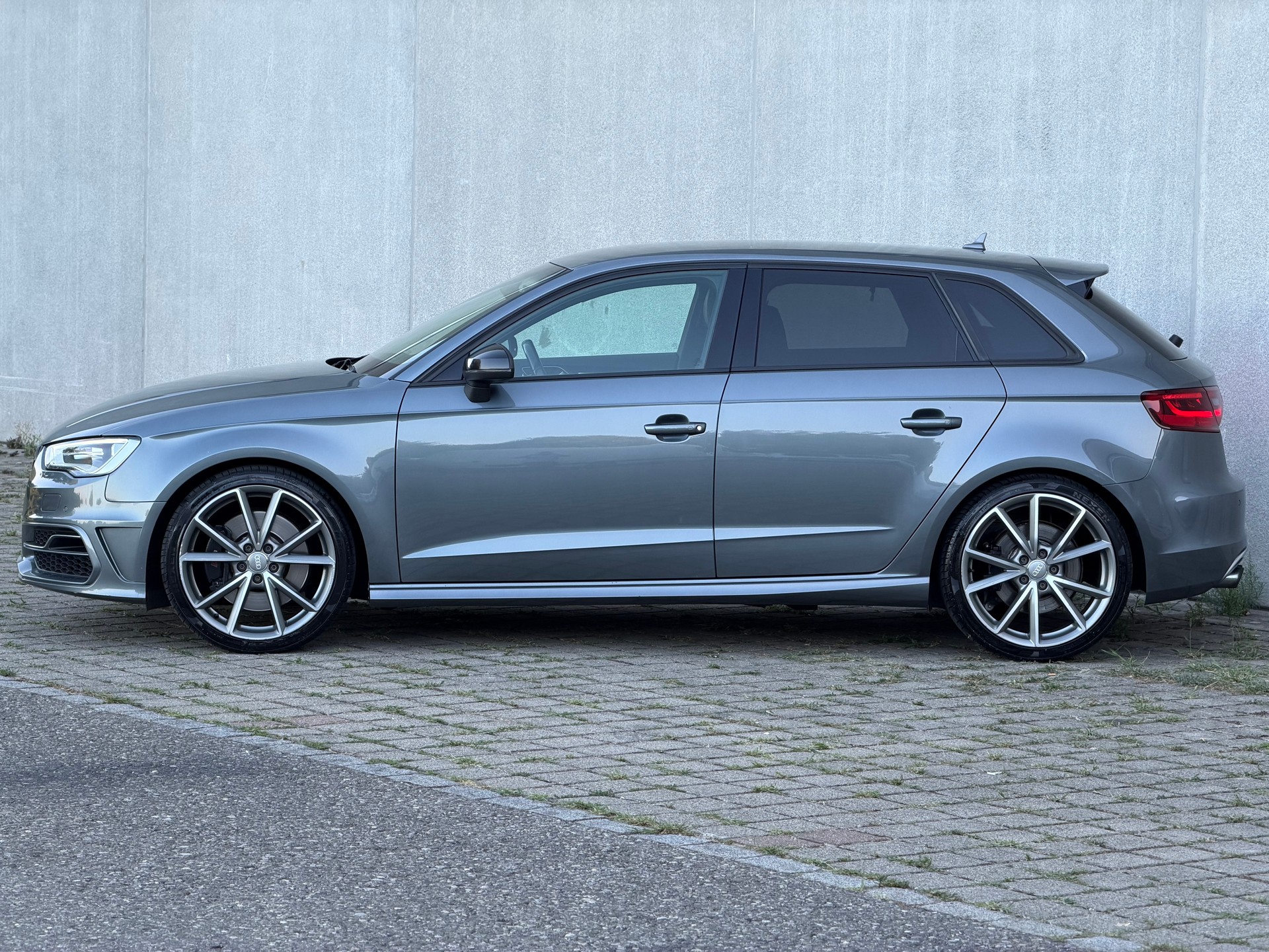 AUDI S3 Sportback 2.0 TFSI quattro S-tronic-showroom-element-3
