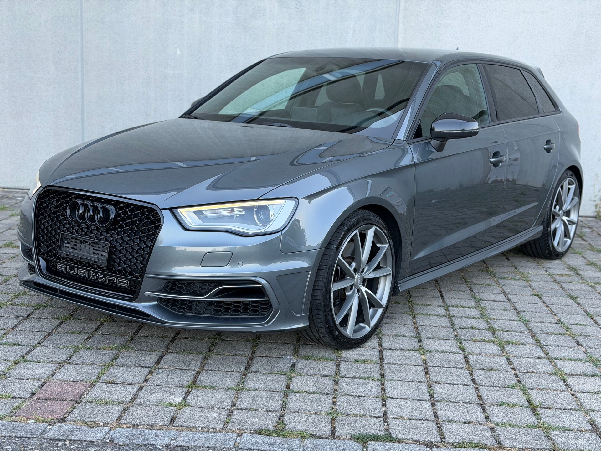 AUDI S3 Sportback 2.0 TFSI quattro S-tronic-showroom-element-1