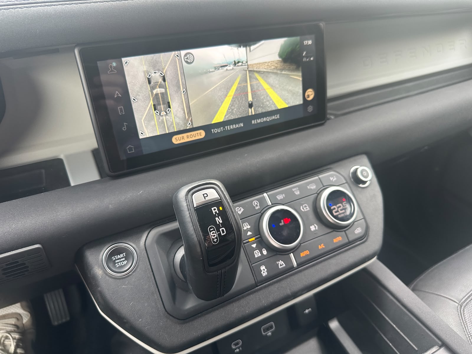LAND ROVER Defender 110 3.0 D I6 200 S AWD AT8-image-11
