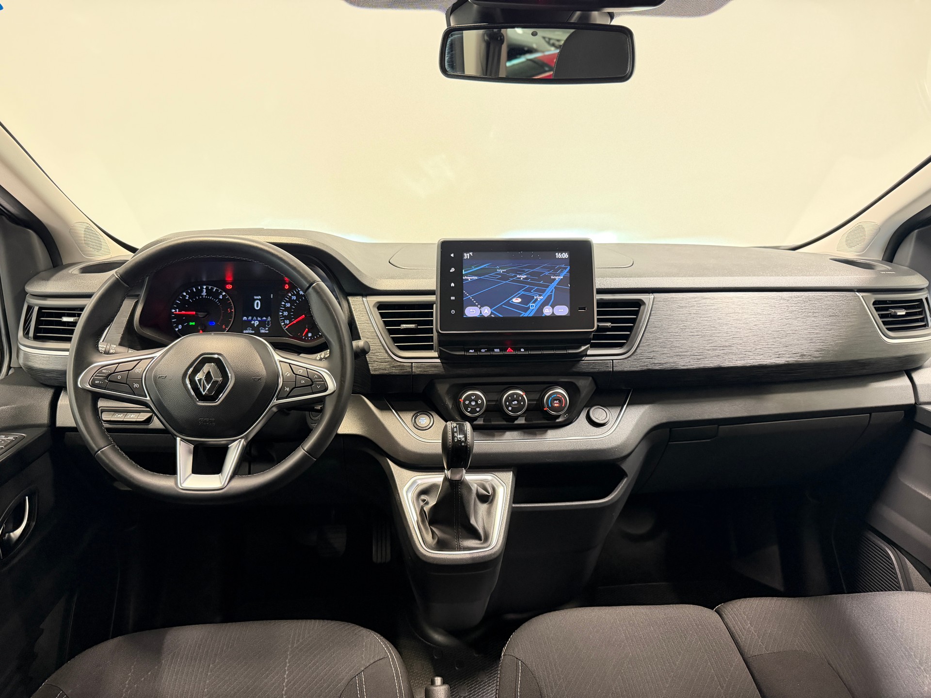 RENAULT Trafic Blue dCi 150 Passenger Evolution EDC-image-8