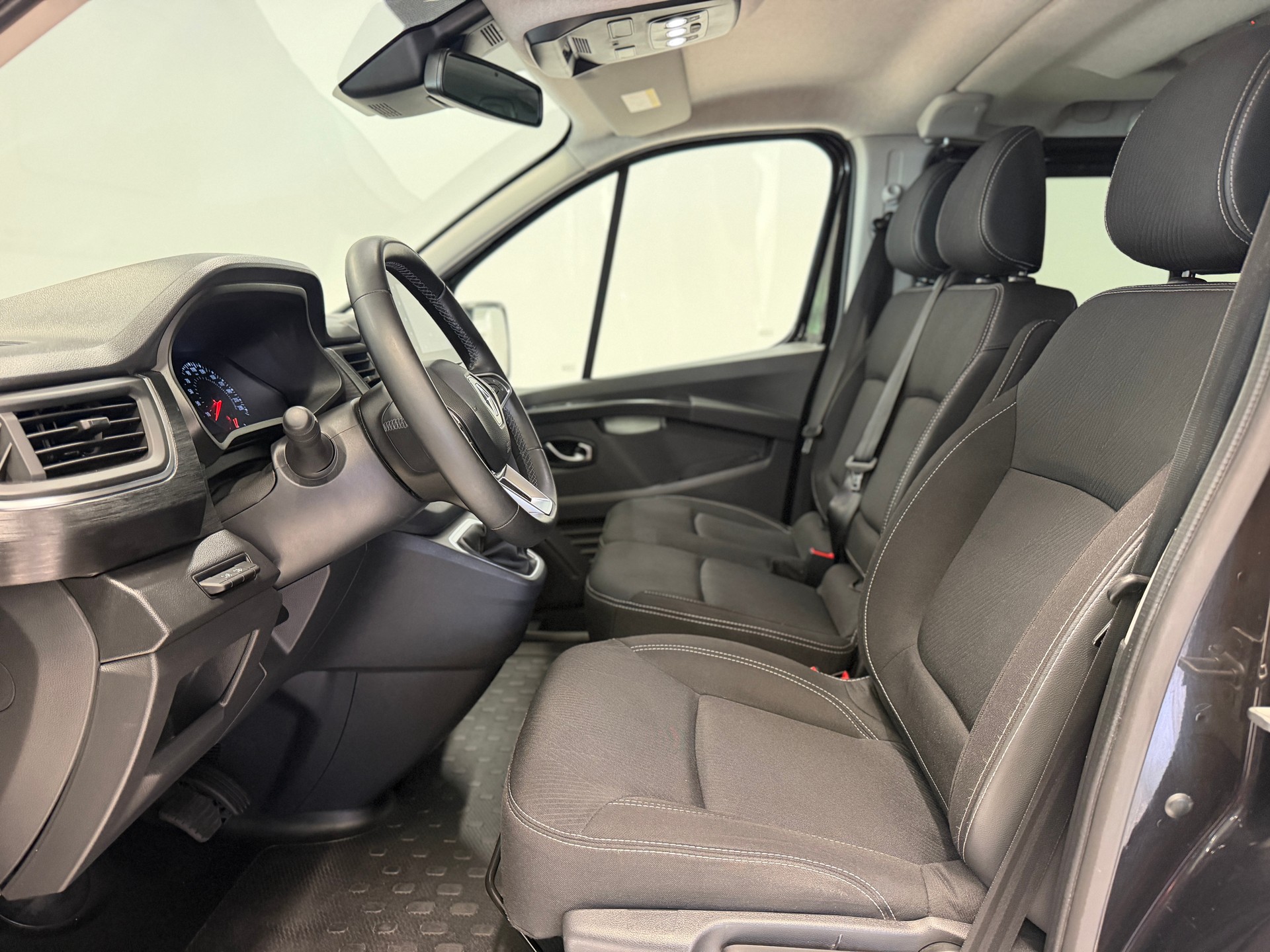 RENAULT Trafic Blue dCi 150 Passenger Evolution EDC-image-9