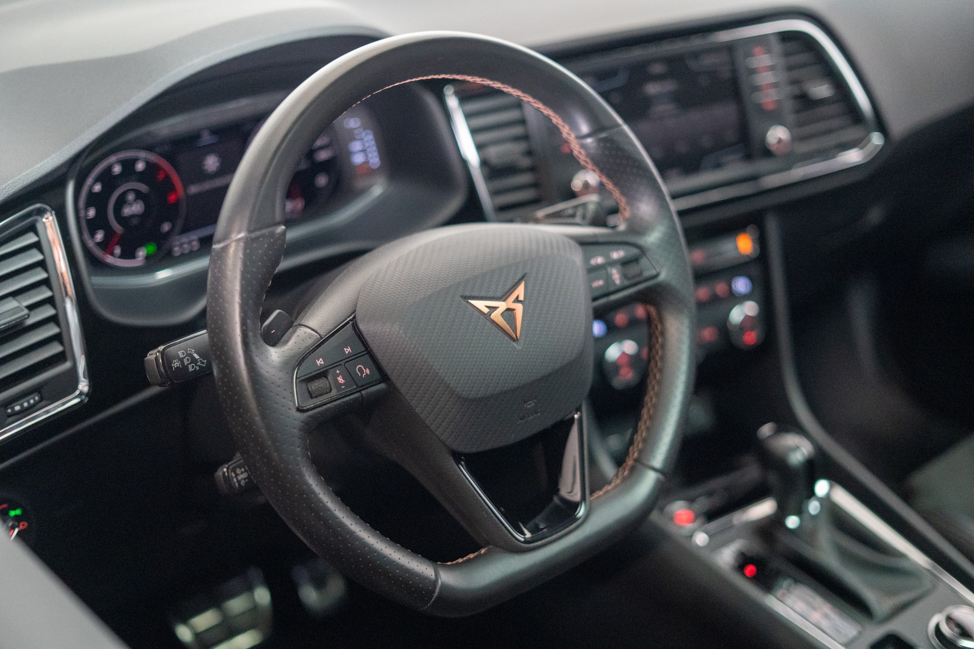CUPRA Ateca Cupra 2.0 TSI 4Drive DSG / Panorama-Glasdach / 360°Kamera / Tempomat-image-10