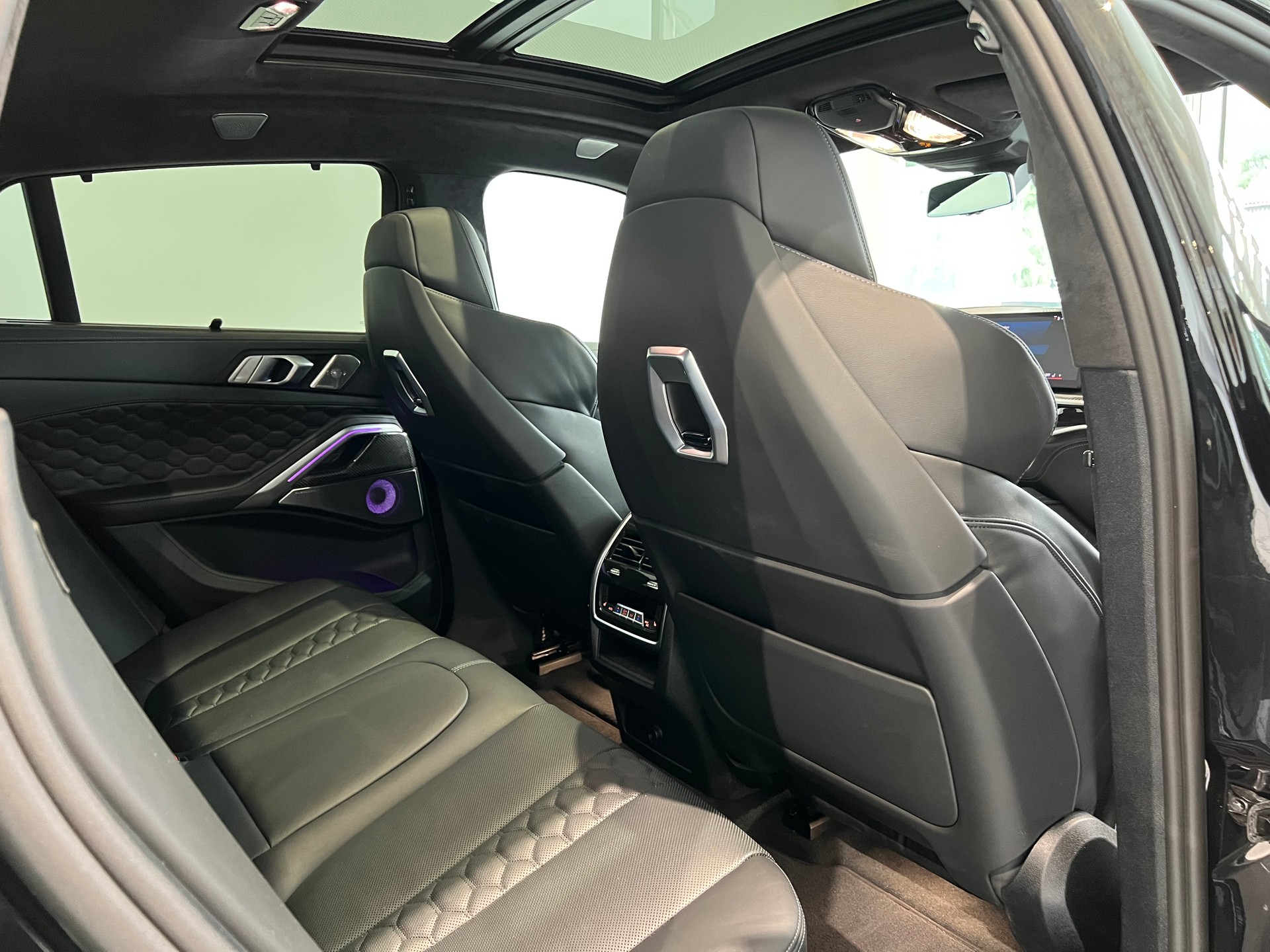 BMW BMW X6M Competition *Werksgarantie bis 01.2029* *B&W*Skylounge*Massage*Carbon*-image-5