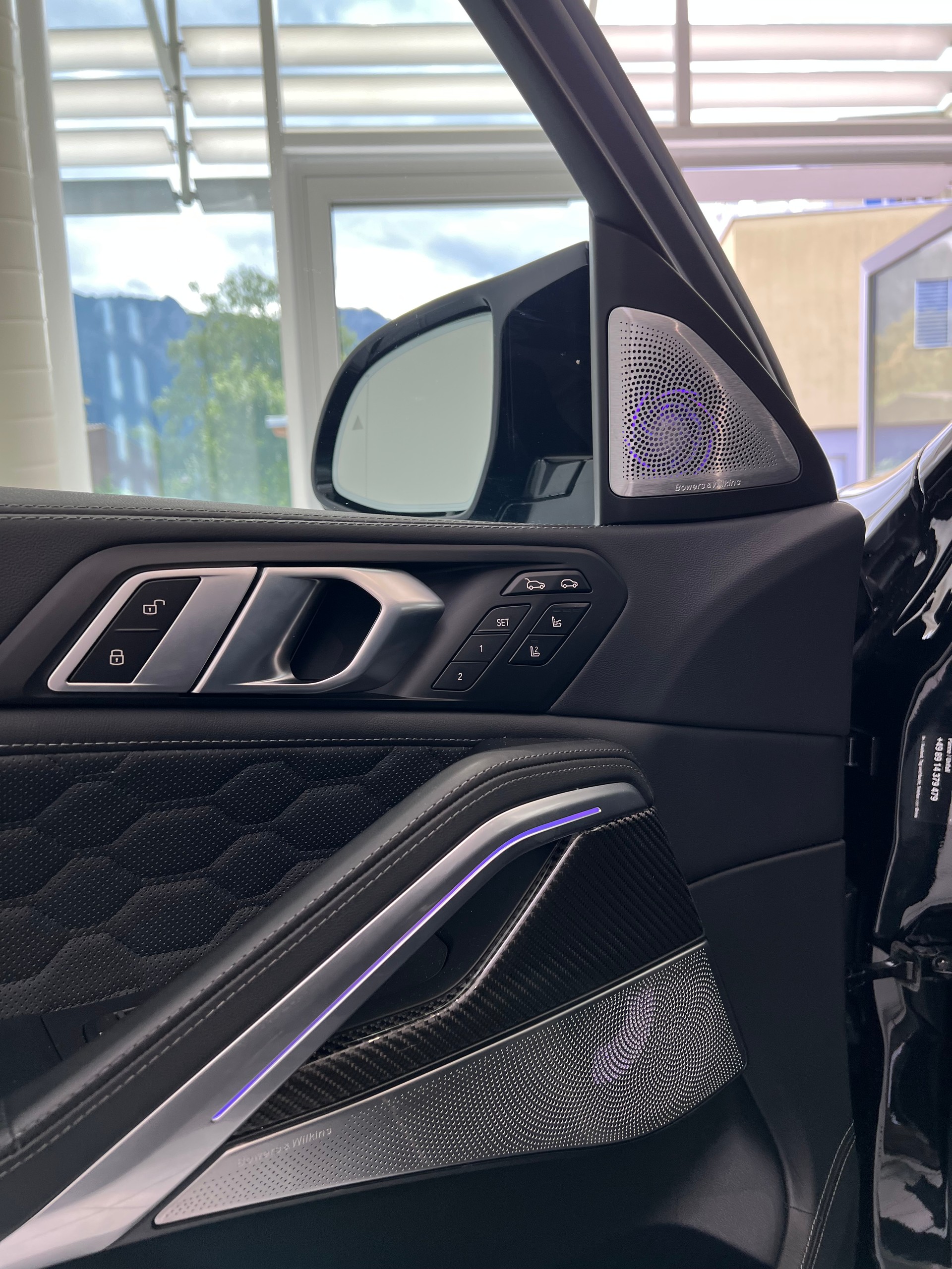 BMW BMW X6M Competition *Werksgarantie bis 01.2029* *B&W*Skylounge*Massage*Carbon*-image-6