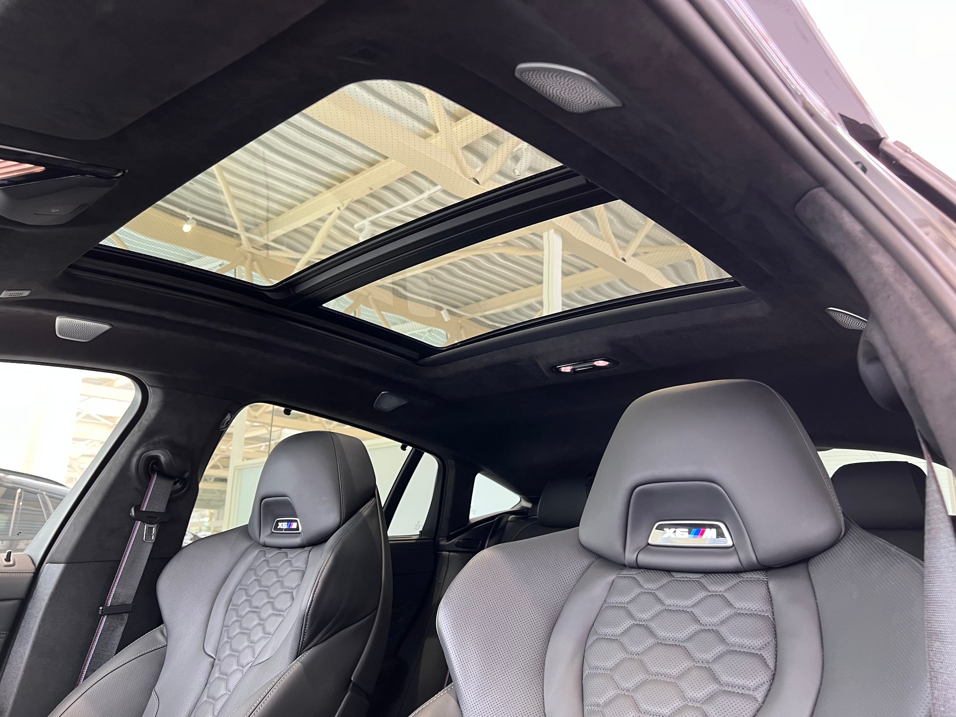 BMW BMW X6M Competition *Werksgarantie bis 01.2029* *B&W*Skylounge*Massage*Carbon*-image-4