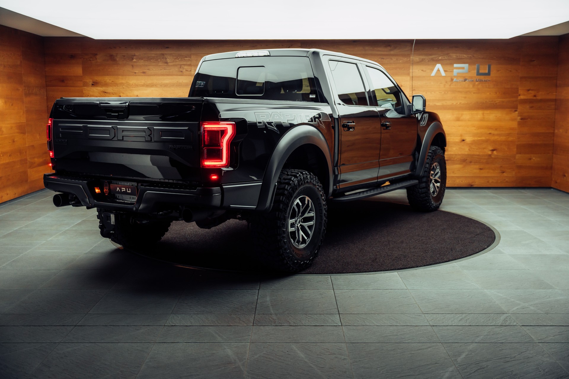 FORD F-150 Raptor SuperCrew 3.5 EcoBoost V6 4x4-showroom-element-1