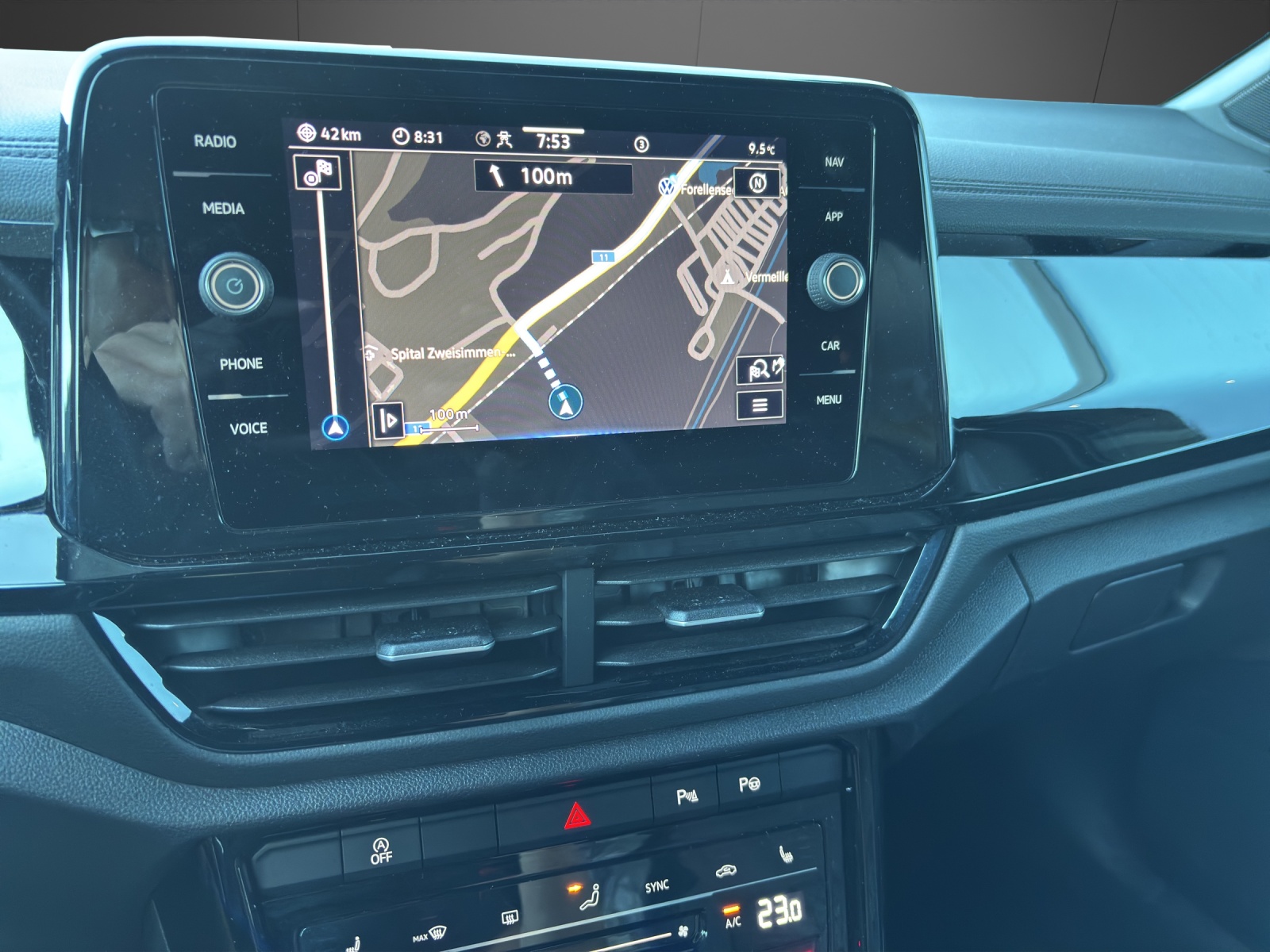VW T-Roc 2.0 TSI R-Line DSG 4Motion-image-8