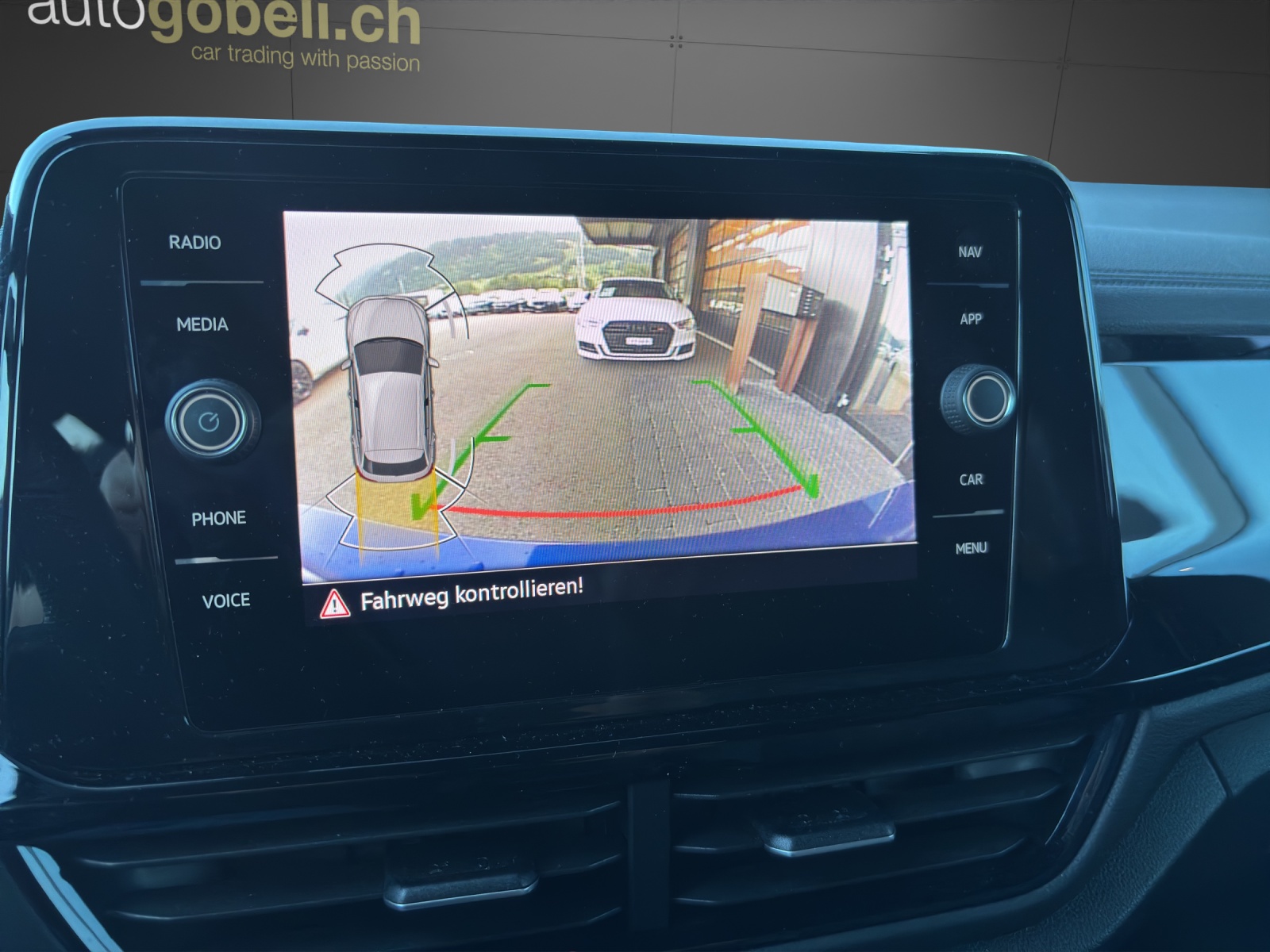 VW T-Roc 2.0 TSI R-Line DSG 4Motion-image-7