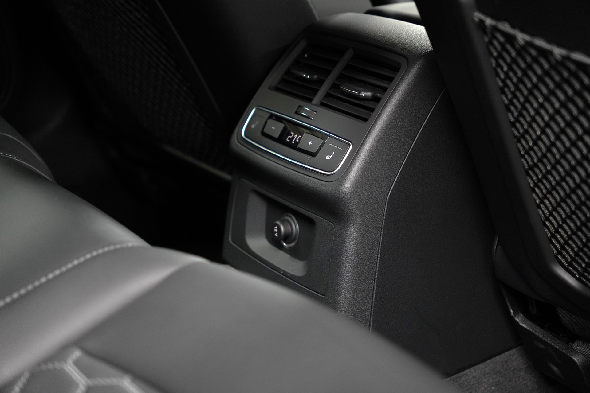AUDI RS4 Avant 2.9 TFSI quattro tiptronic-image-17