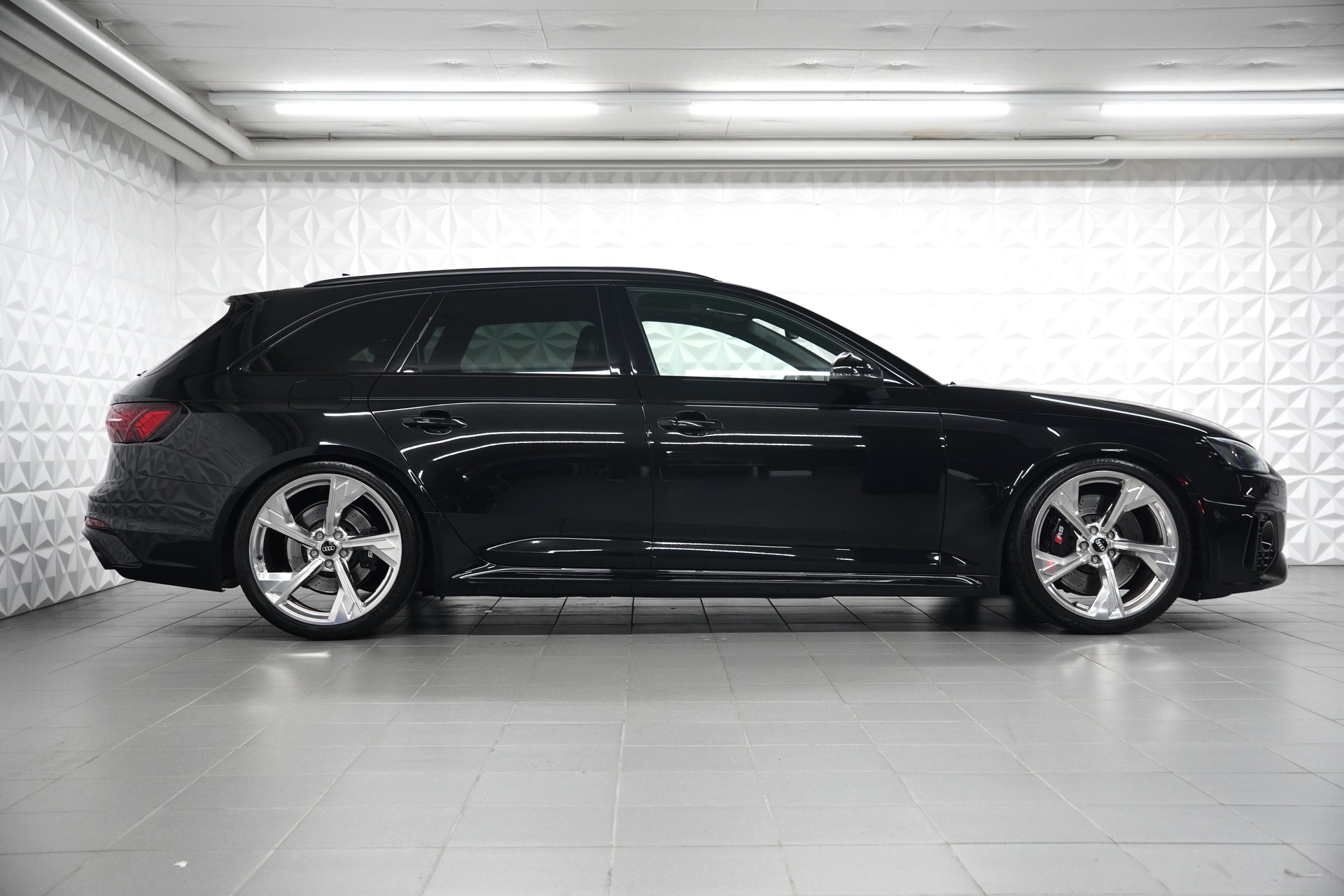 AUDI RS4 Avant 2.9 TFSI quattro tiptronic-image-5