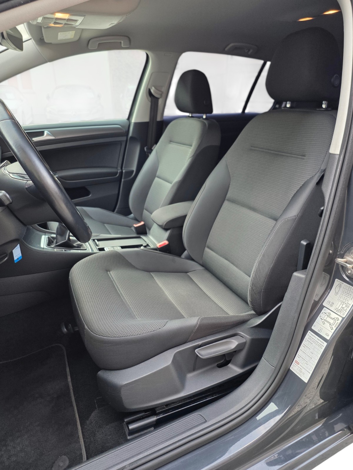 VW Golf 1.0 TSI Comfortline-image-11