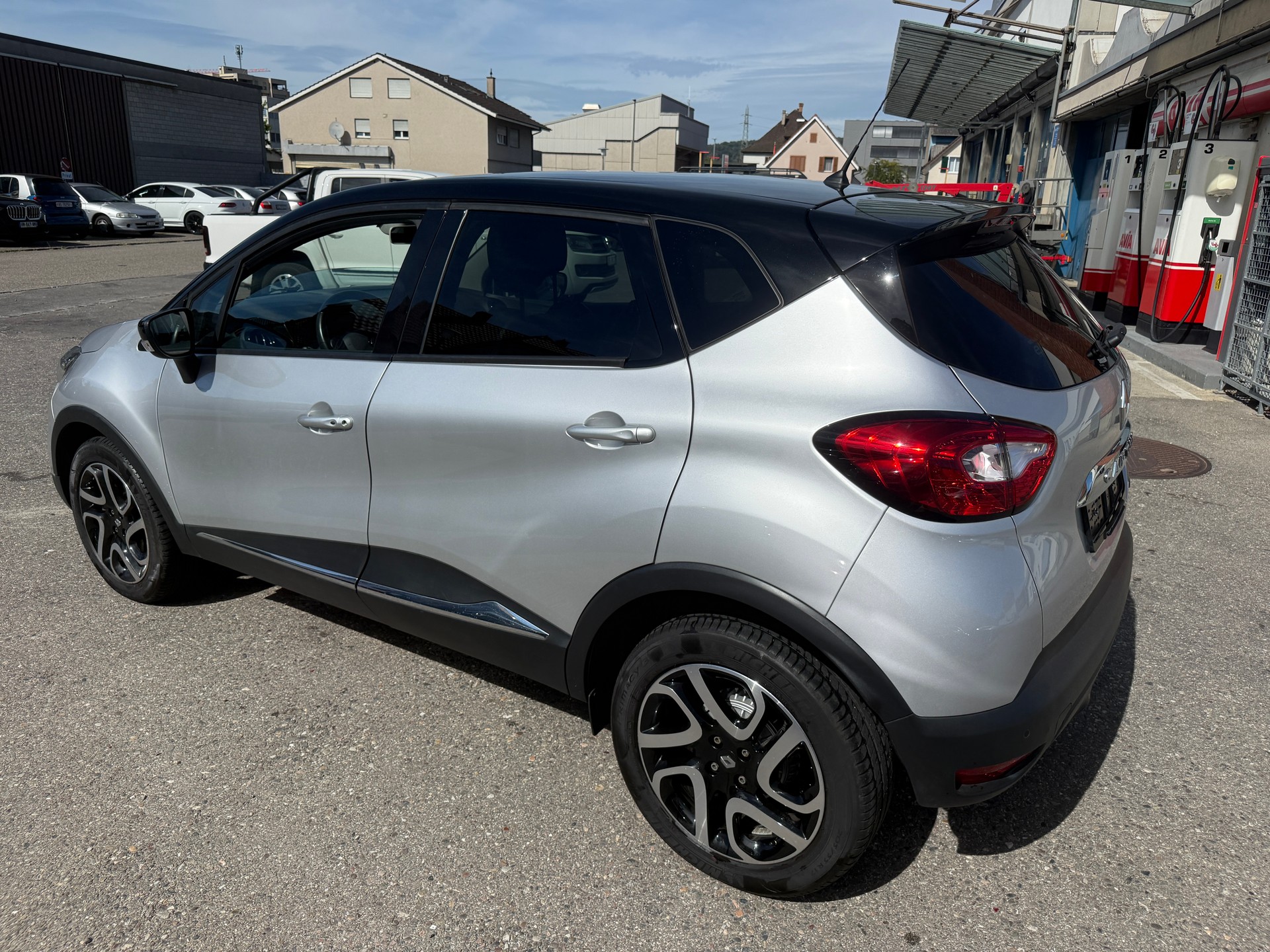RENAULT Captur 1.2 T 16V Privilège EDC-image-3