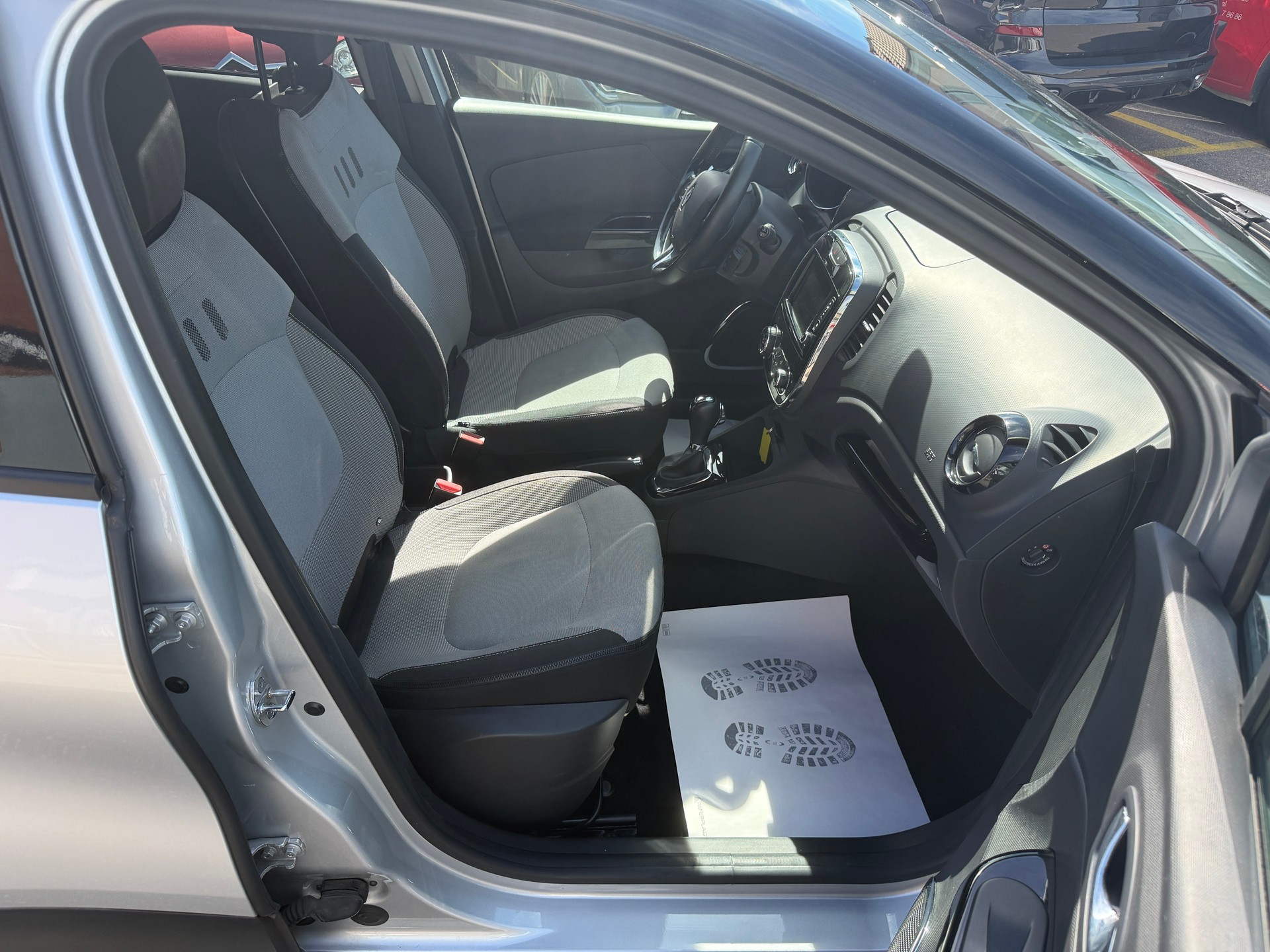 RENAULT Captur 1.2 T 16V Privilège EDC-image-7