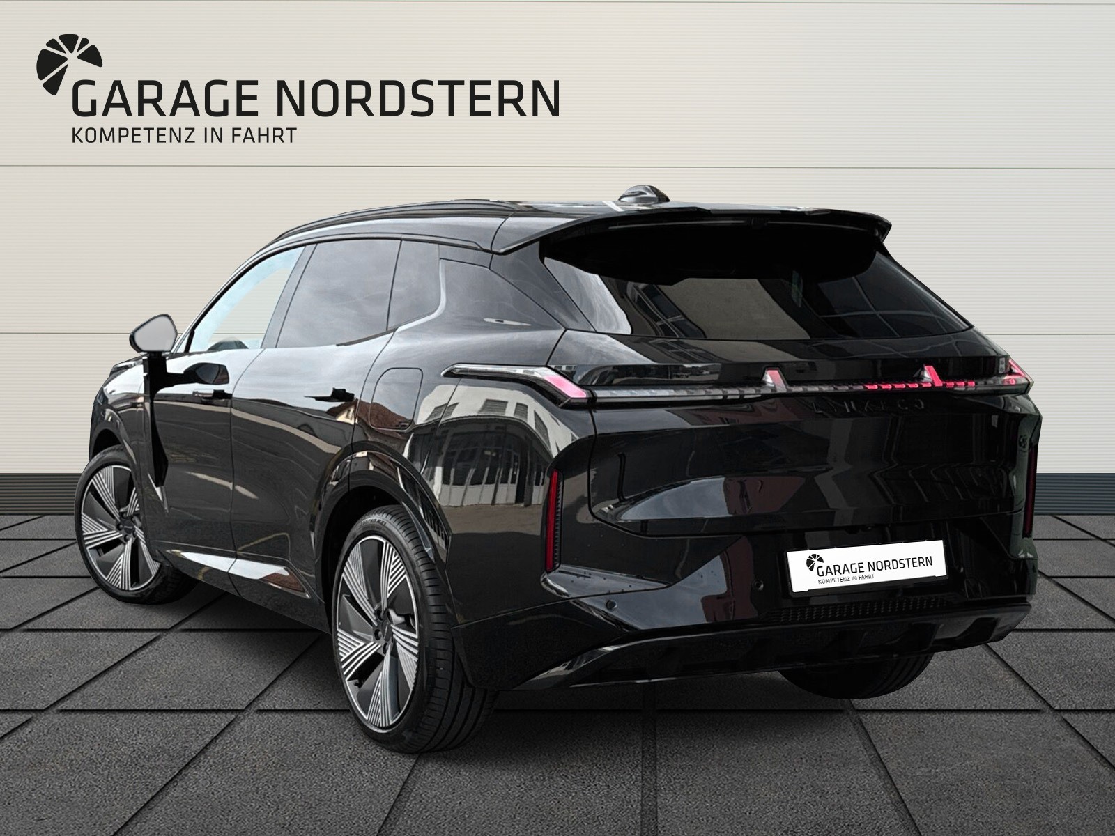 LYNK & CO 08 1.5 PHEV More-showroom-element-2