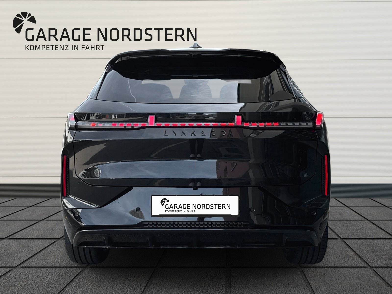 LYNK & CO 08 1.5 PHEV More-showroom-element-3