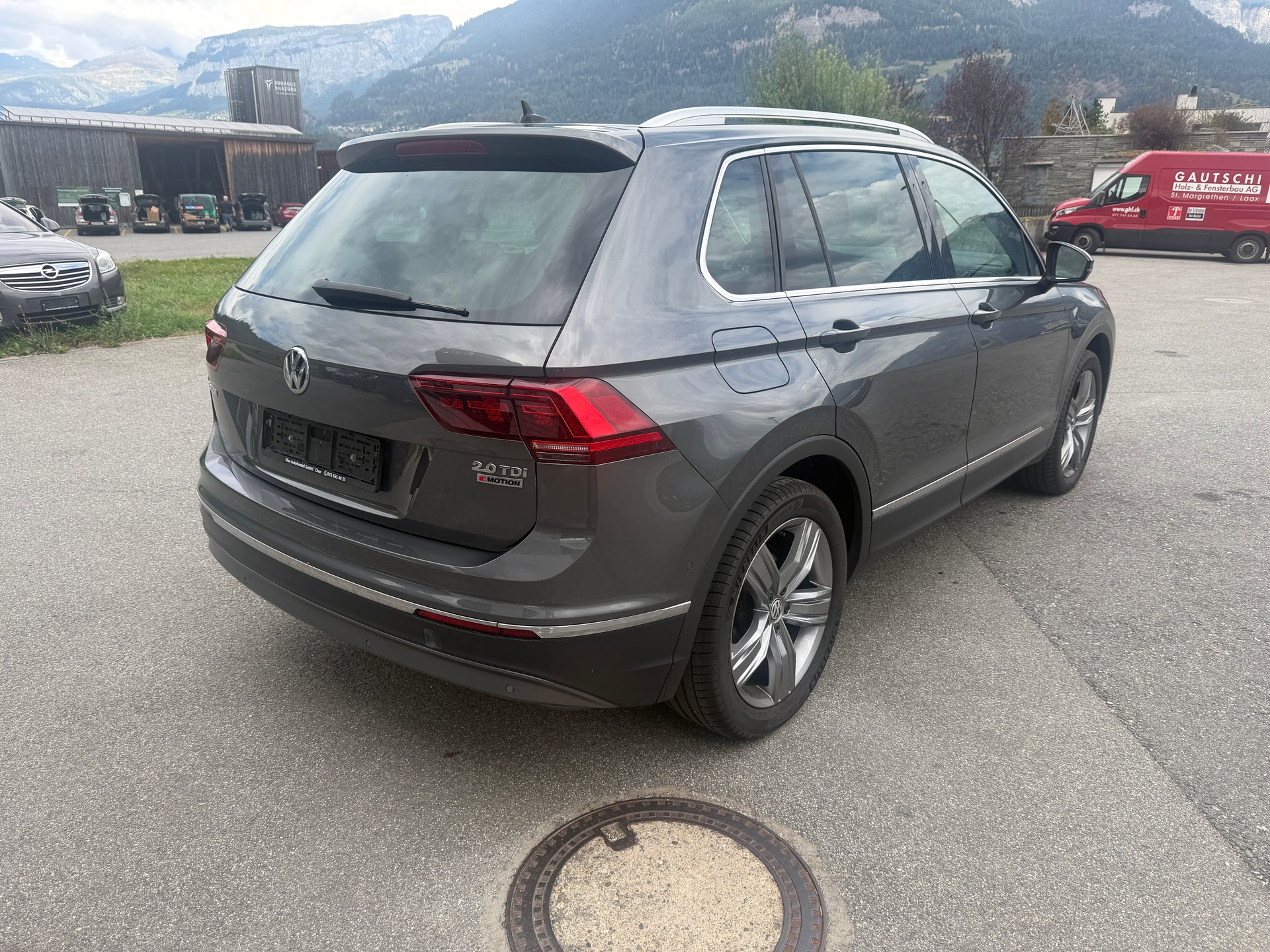 VW Tiguan 2.0 TDI SCR Highline 4Motion-image-3
