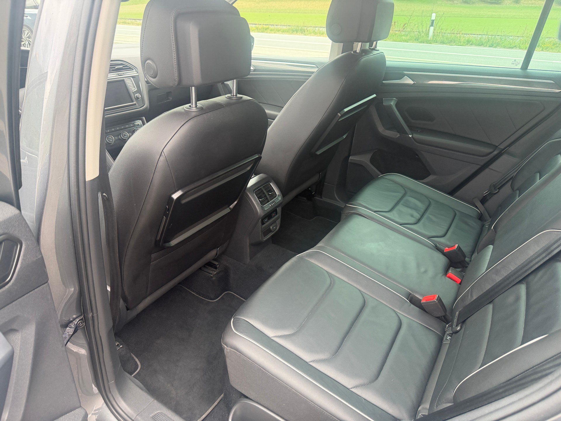 VW Tiguan 2.0 TDI SCR Highline 4Motion-image-10