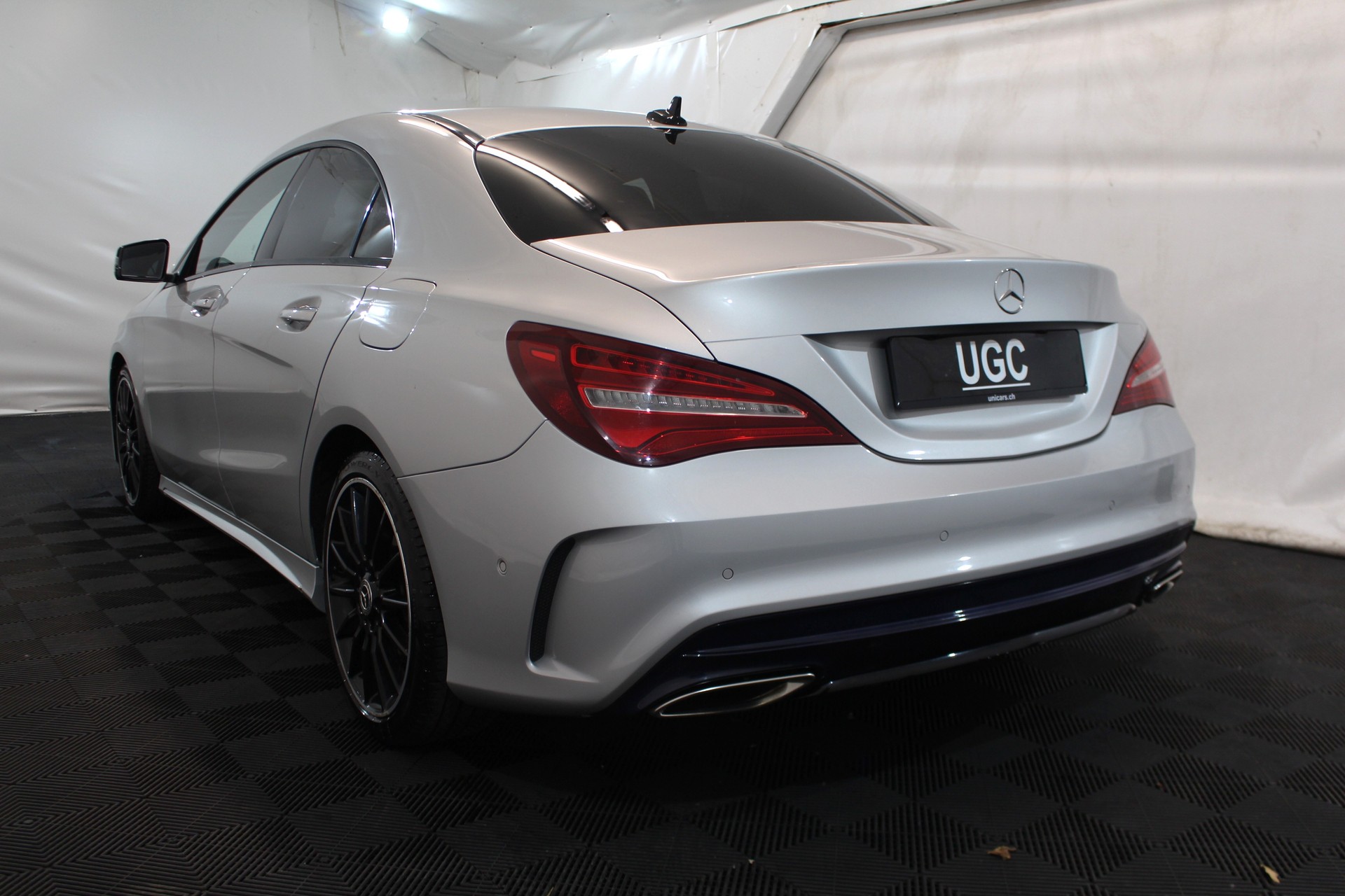 MERCEDES-BENZ CLA 220 AMG Line 4m-showroom-element-3