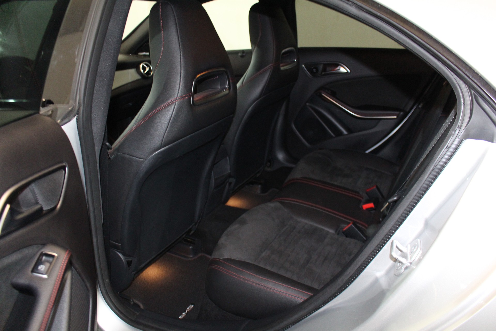 MERCEDES-BENZ CLA 220 AMG Line 4m-image-7