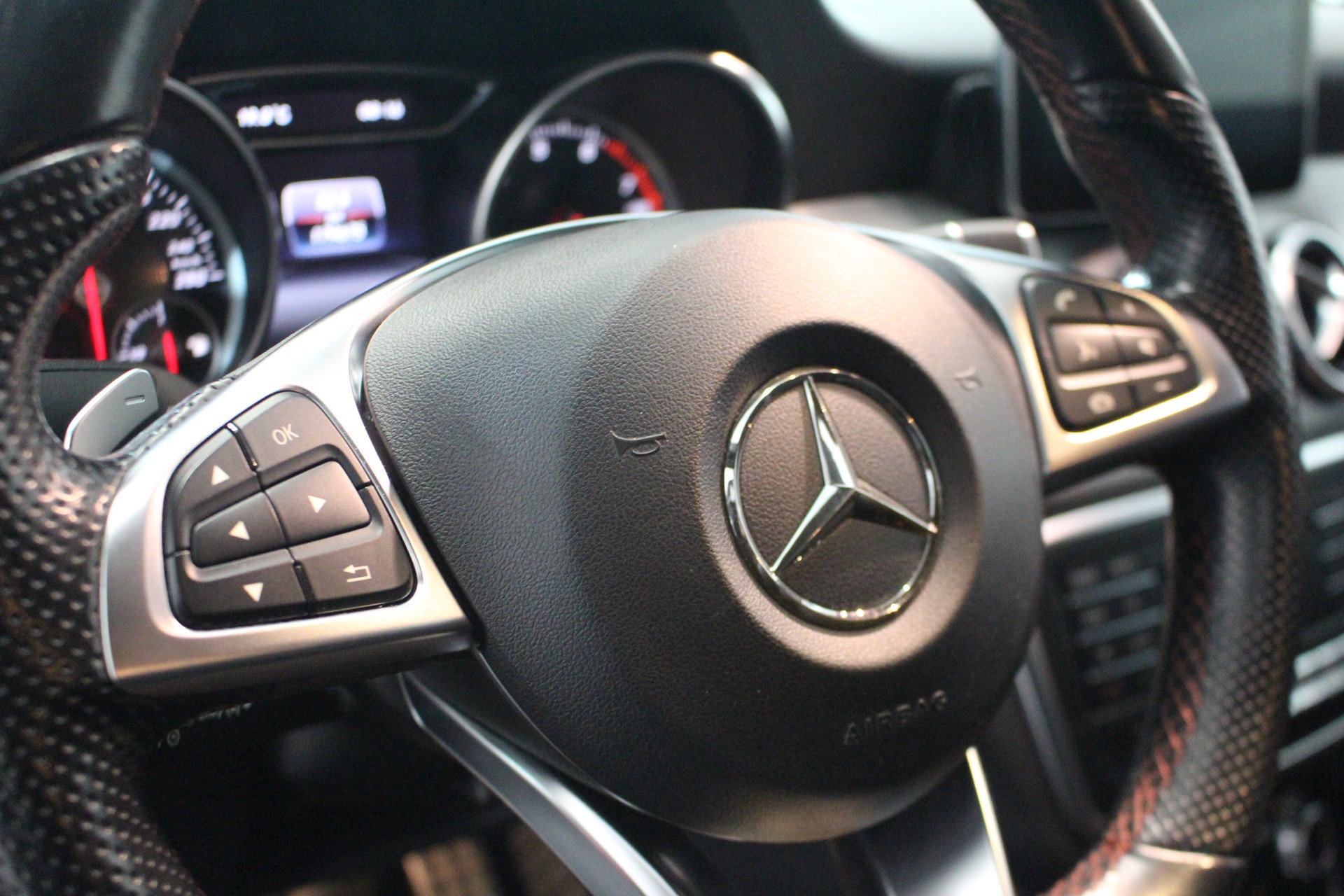 MERCEDES-BENZ CLA 220 AMG Line 4m-image-13