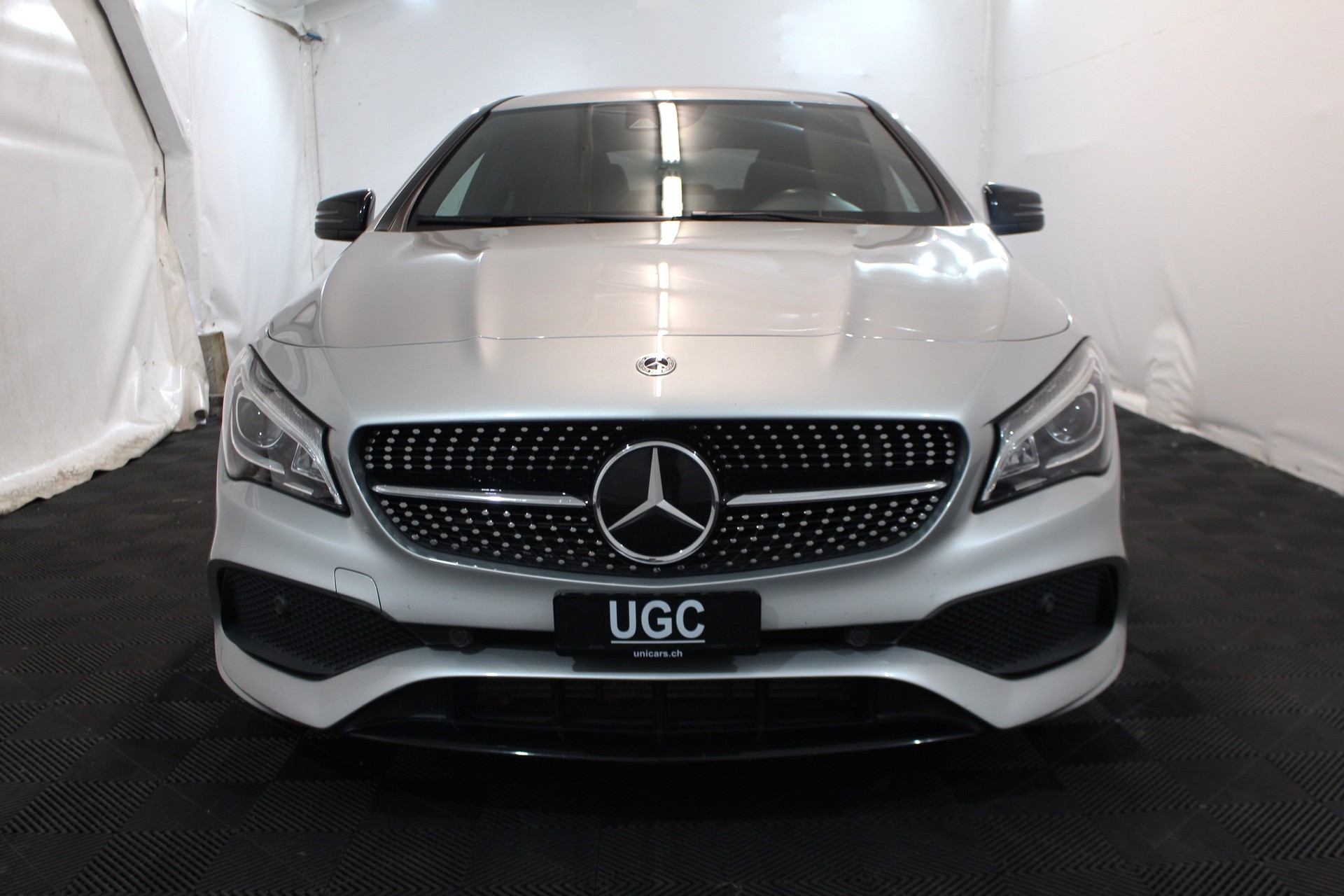 MERCEDES-BENZ CLA 220 AMG Line 4m-showroom-element-1