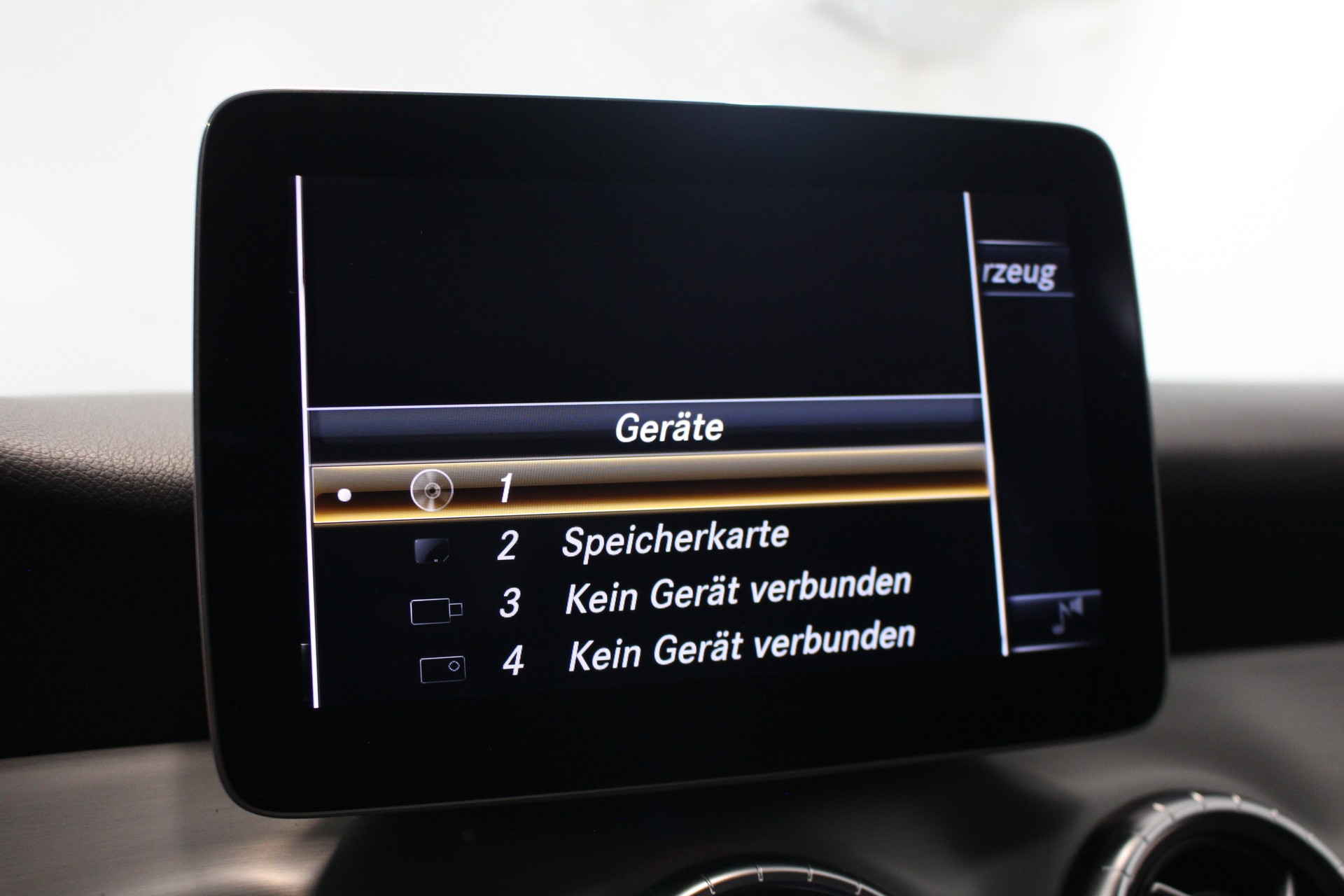 MERCEDES-BENZ CLA 220 AMG Line 4m-image-18