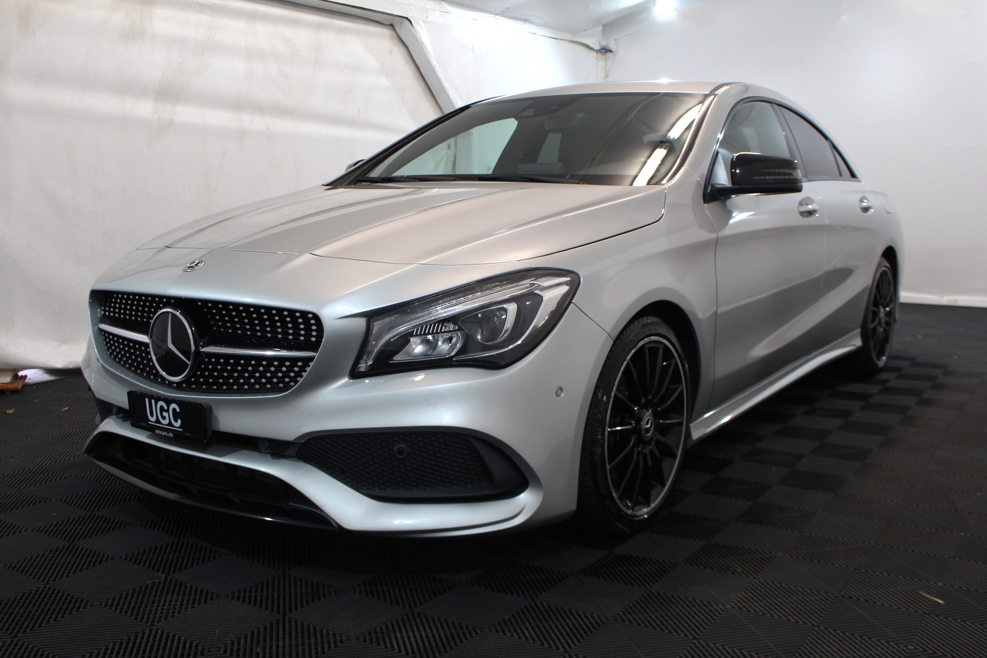 MERCEDES-BENZ CLA 220 AMG Line 4m-showroom-element-2