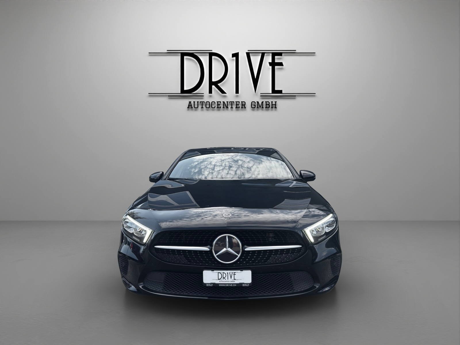 MERCEDES-BENZ A 180 Night Star 7G-DCT-showroom-element-1