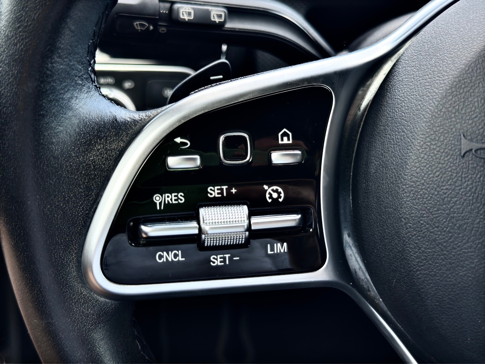 MERCEDES-BENZ A 180 Night Star 7G-DCT-image-14