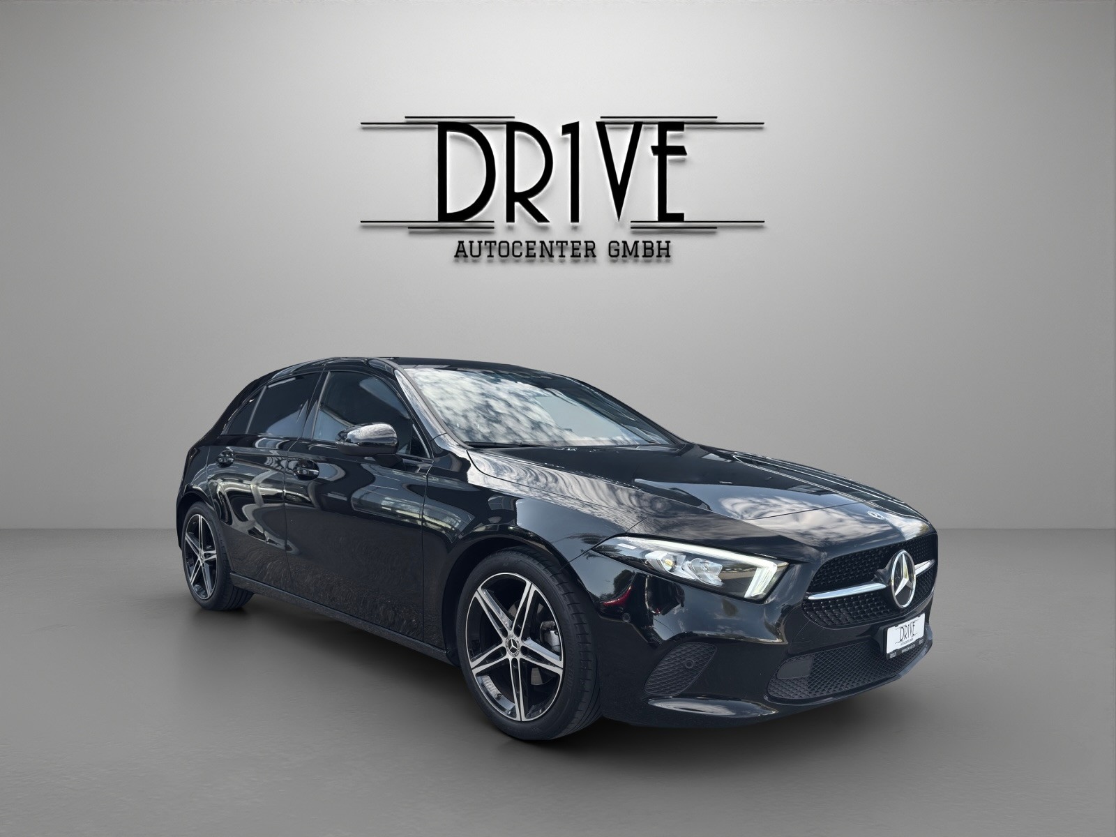 MERCEDES-BENZ A 180 Night Star 7G-DCT-showroom-element-2