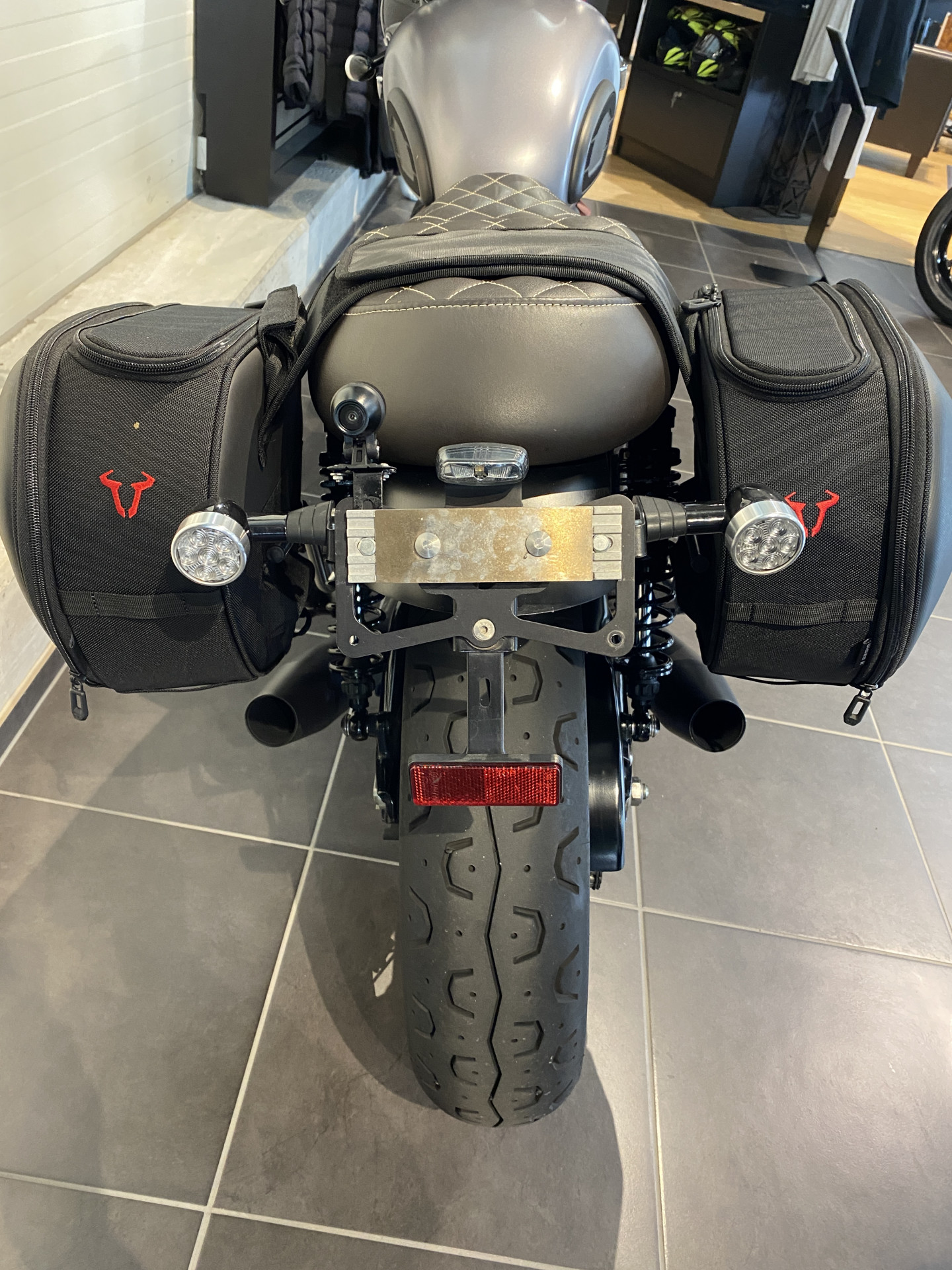 TRIUMPH Bonneville T120 Black-image-6