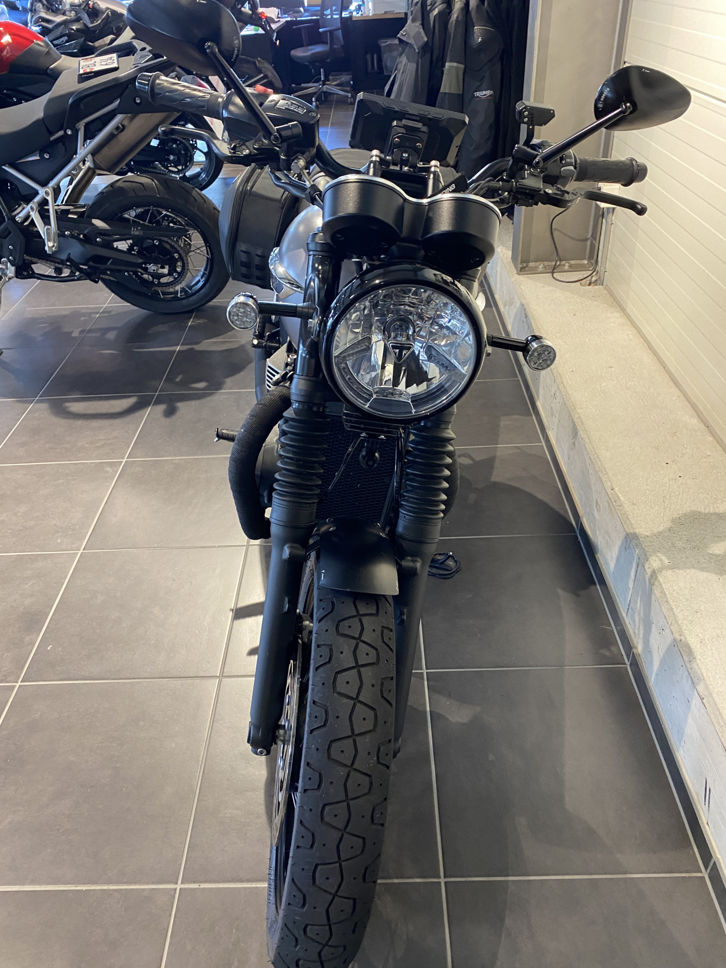 TRIUMPH Bonneville T120 Black-image-7