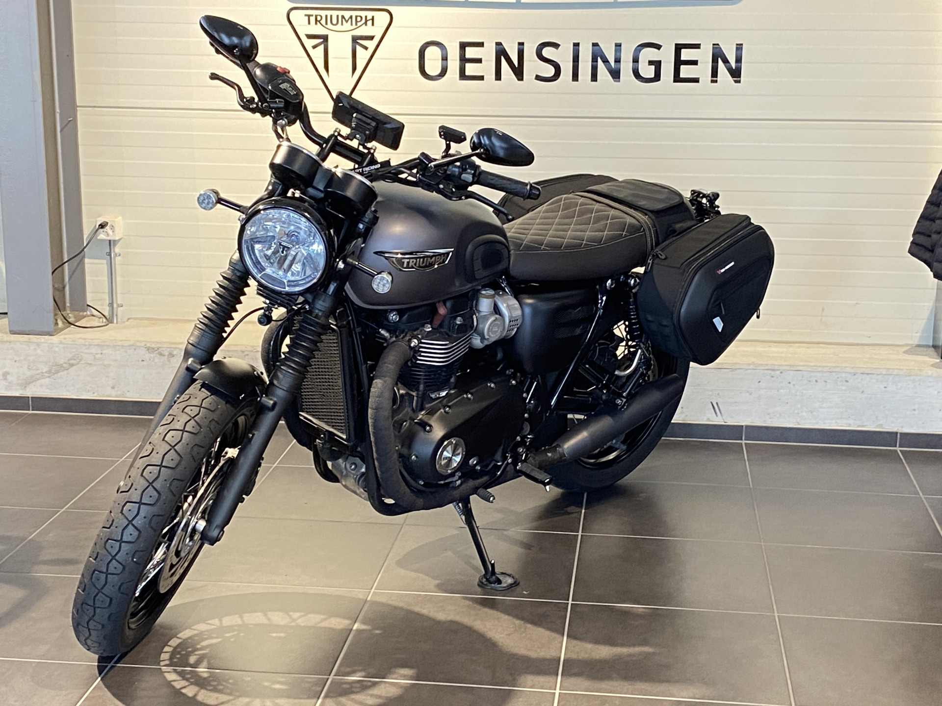 TRIUMPH Bonneville T120 Black-image-1
