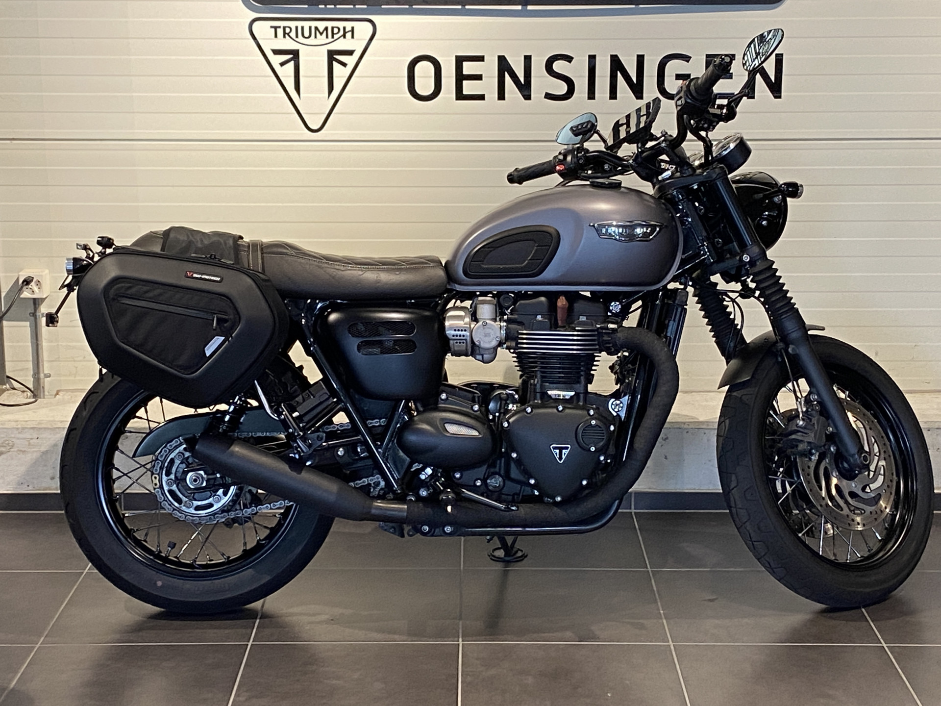 TRIUMPH Bonneville T120 Black-image-3