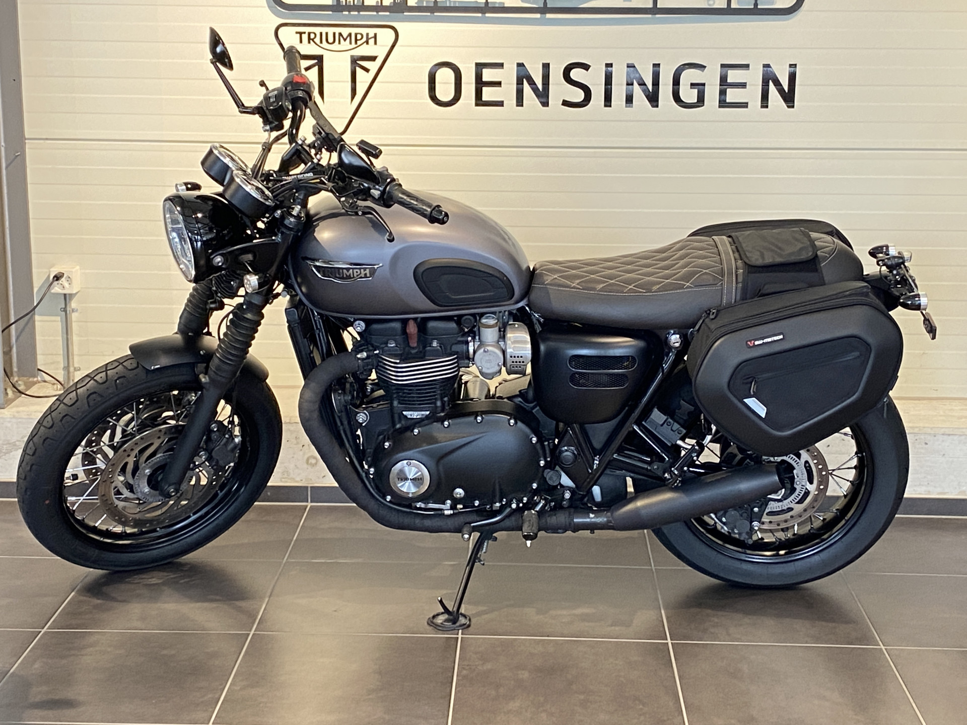 TRIUMPH Bonneville T120 Black-image-0
