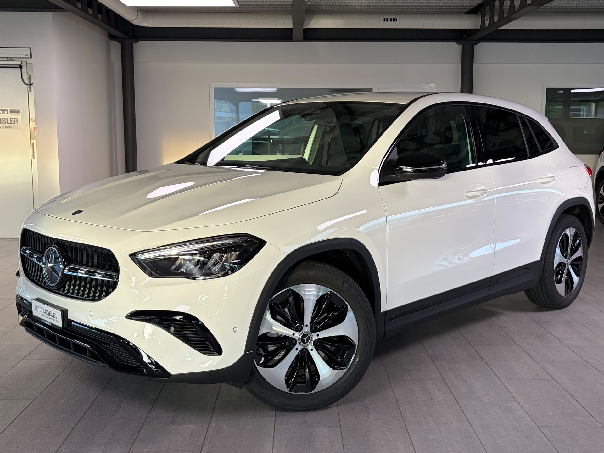 MERCEDES-BENZ GLA 200 Night Star 7G-DCT