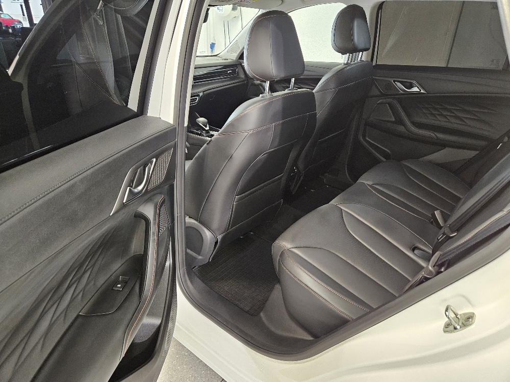 MG HS 1.5 T HEV Luxury-image-13
