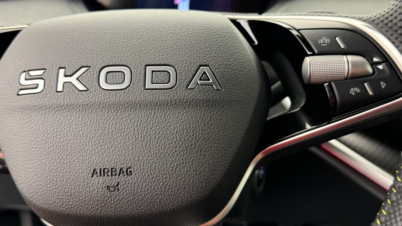 SKODA Enyaq 4x4 RS-image-10