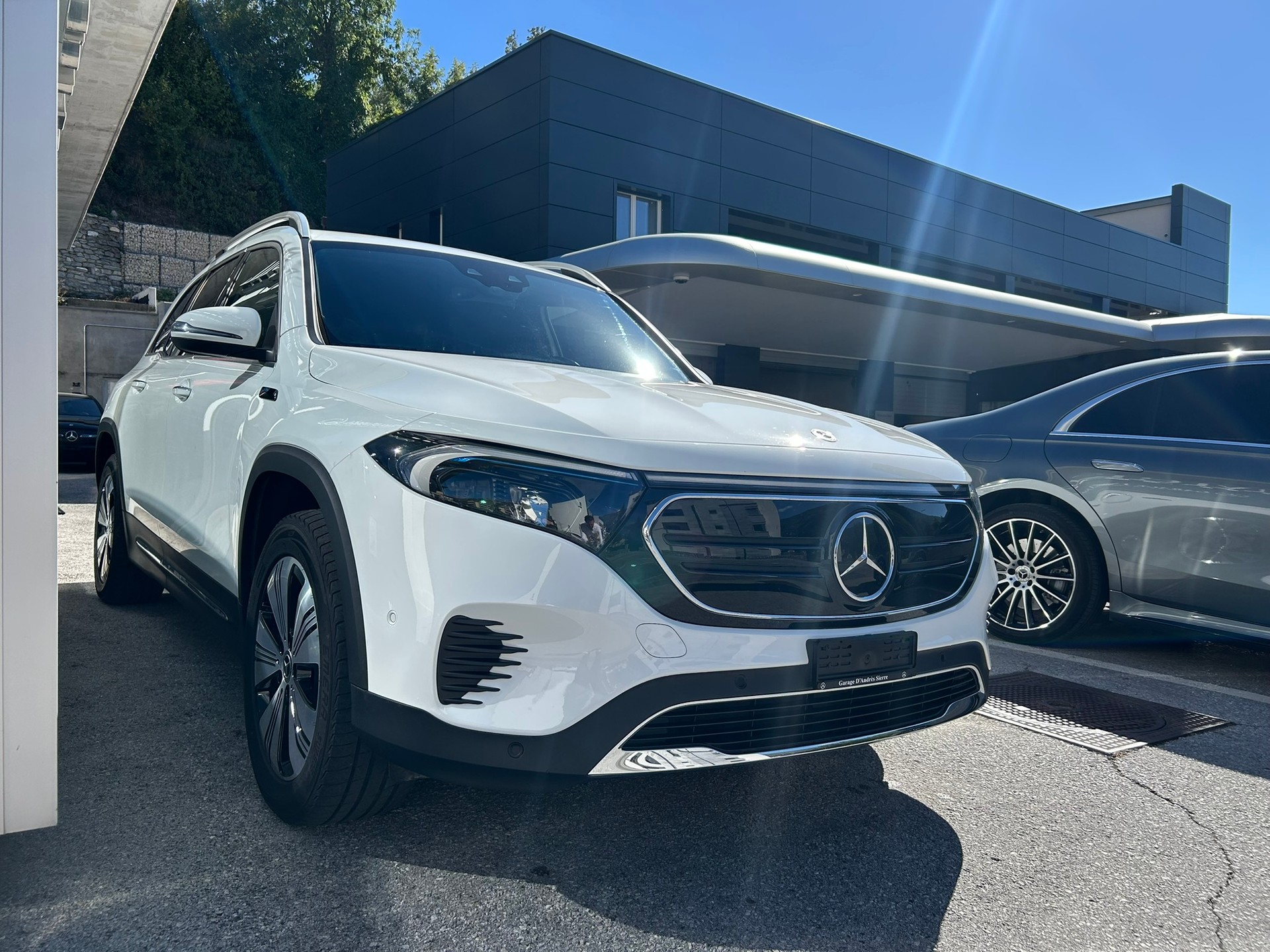 MERCEDES-BENZ EQB 350 4Matic 7 Places-showroom-element-2