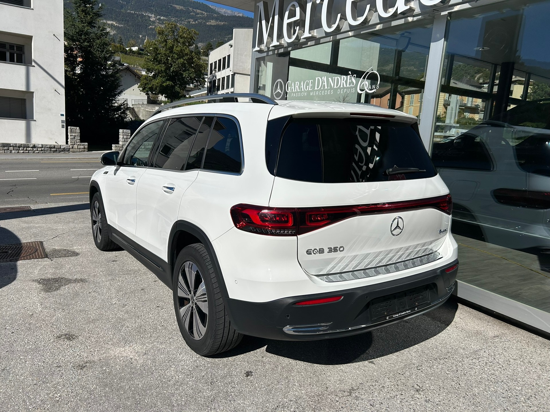 MERCEDES-BENZ EQB 350 4Matic 7 Places-image-4