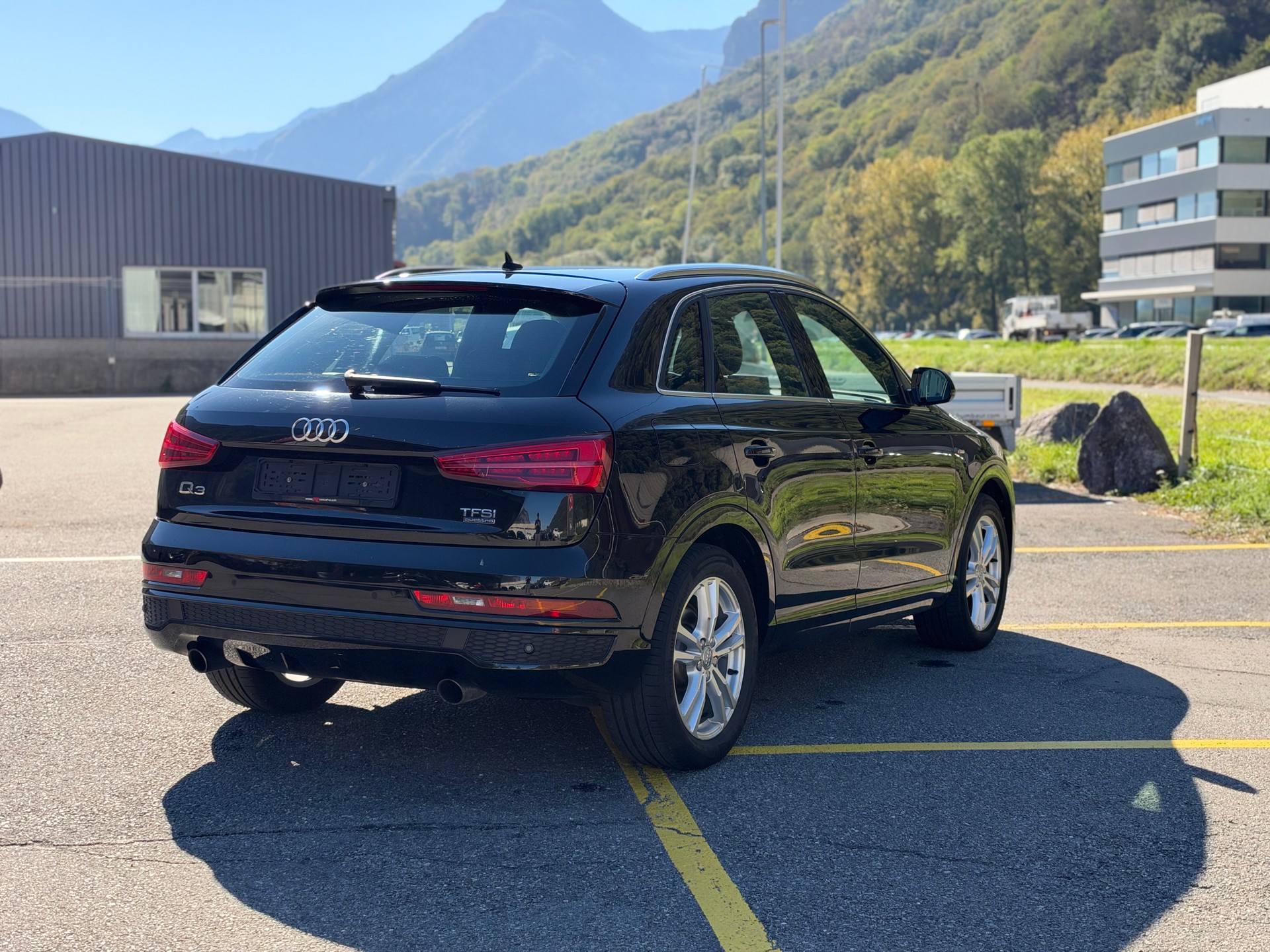 AUDI Q3 2.0 TFSI sport quattro S-tronic-showroom-element-3