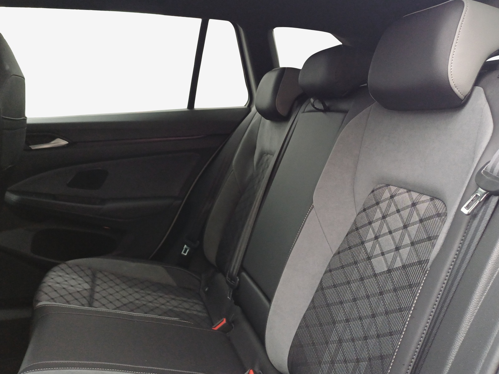 VW Golf Variant 2.0 TSI R-Line DSG 4Motion-image-11